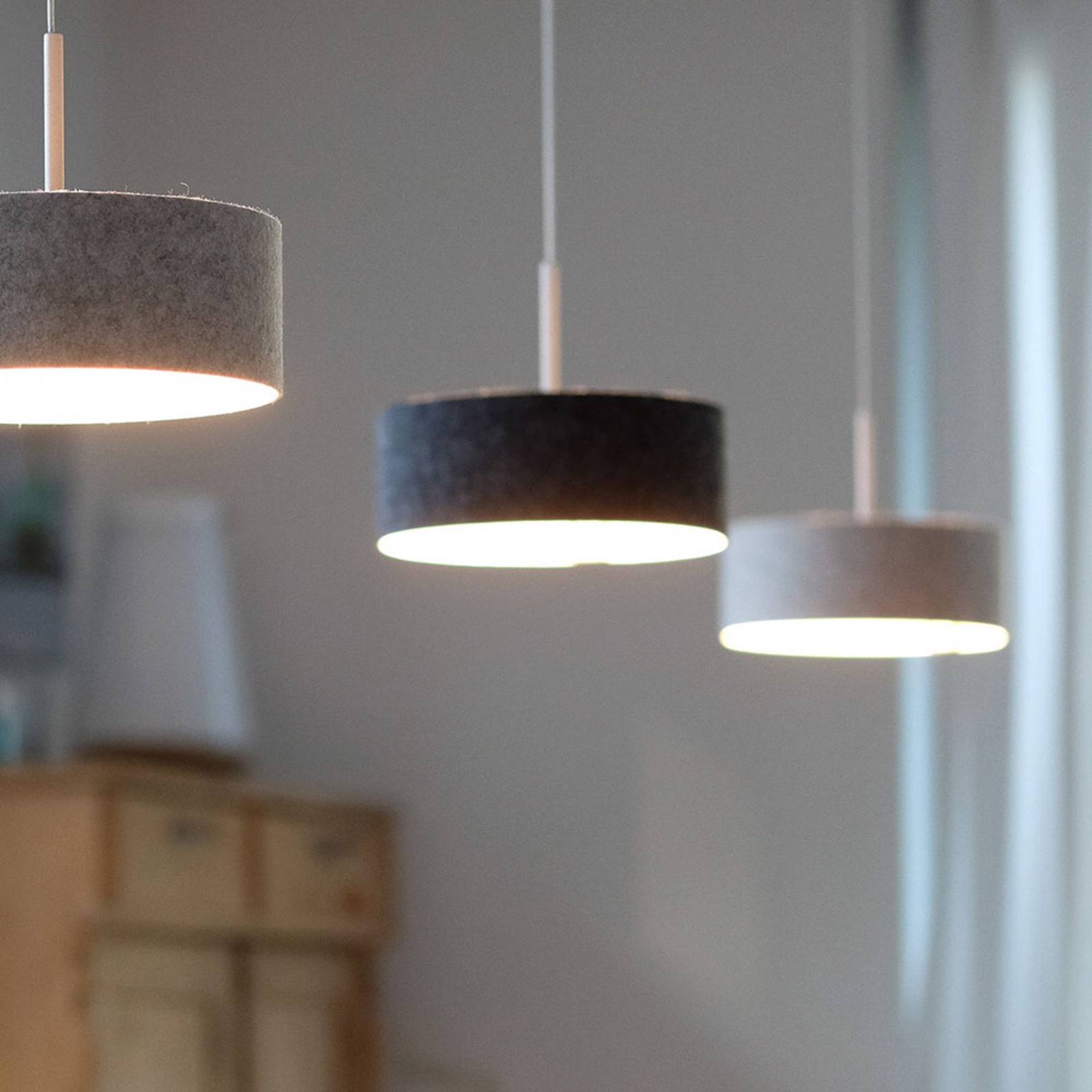 LED-Hängeleuchte LARAfelt S, Ø20cm, graphit/weiß LED-Hängeleuchte LARAfelt S, Ø20cm, graphit/weiß von Domus