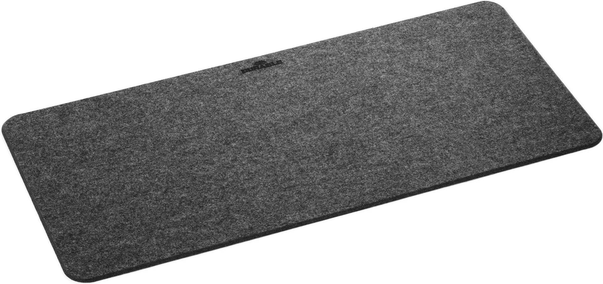 Durable EFFECT 708158 Schreibunterlage Anthrazit-Grau B x H 700 mm 330 - Schreibunterlage mit Handyhalter - welcher sich mühelos ausklappen und ebenso schnell wieder einklappen lässt - ohne dass die Aussparungen sichtbar sind. Die angenehme Oberfläche bietet ein erstklassiges Schreibgefühl - während sie Tische vor Kratzern und Flecken schützt. Das Filzmaterial beeinflusst die Akustik positiv - indem es störende Geräusche wirkungsvoll absorbiert. Die Schreibunterlage lässt sich auf die Hälfte zusammenklappen und ist somit ein perfekter Begleiter im Homeoffice. Sie besteht aus einem leicht zu reinigenden Material - die Oberfläche lässt sich einfach mit einem feuchten Tuch säubern. Maße: 70 x 33 cm (B x H) Stärke: 4 mm abwischbar Werkstoff: PET-Filz - 60 % recycelt Farbe: anthrazit (708158) Durable EFFECT 708158 Schreibunterlage Anthrazit-Grau B x H 700 mm 330 - Schreibunterlage mit Handyhalter - welcher sich mühelos ausklappen und ebenso schnell wieder einklappen lässt - ohne dass die Aussparungen sichtbar sind. Die angenehme Oberfläche bietet ein erstklassiges Schreibgefühl - während sie Tische vor Kratzern und Flecken schützt. Das Filzmaterial beeinflusst die Akustik positiv - indem es störende Geräusche wirkungsvoll absorbiert. Die Schreibunterlage lässt sich auf die Hälfte zusammenklappen und ist somit ein perfekter Begleiter im Homeoffice. Sie besteht aus einem leicht zu reinigenden Material - die Oberfläche lässt sich einfach mit einem feuchten Tuch säubern. Maße: 70 x 33 cm (B x H) Stärke: 4 mm abwischbar Werkstoff: PET-Filz - 60 % recycelt Farbe: anthrazit (708158) von Durable
