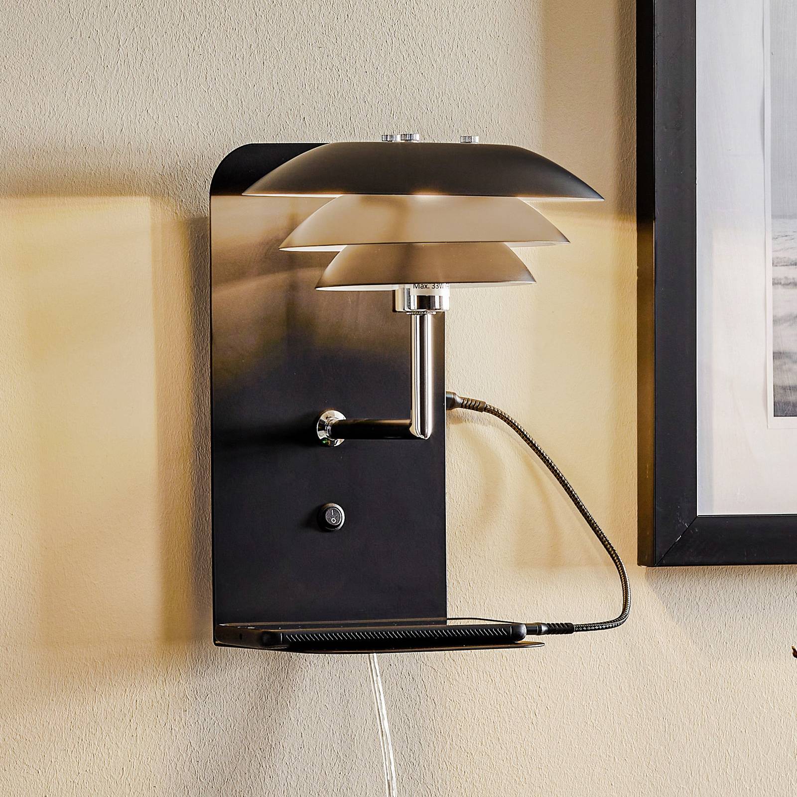 Dyberg Larsen DL20 USB Shelf Wandleuchte, schwarz Dyberg Larsen DL20 USB Shelf Wandleuchte, schwarz von Dyberg Larsen