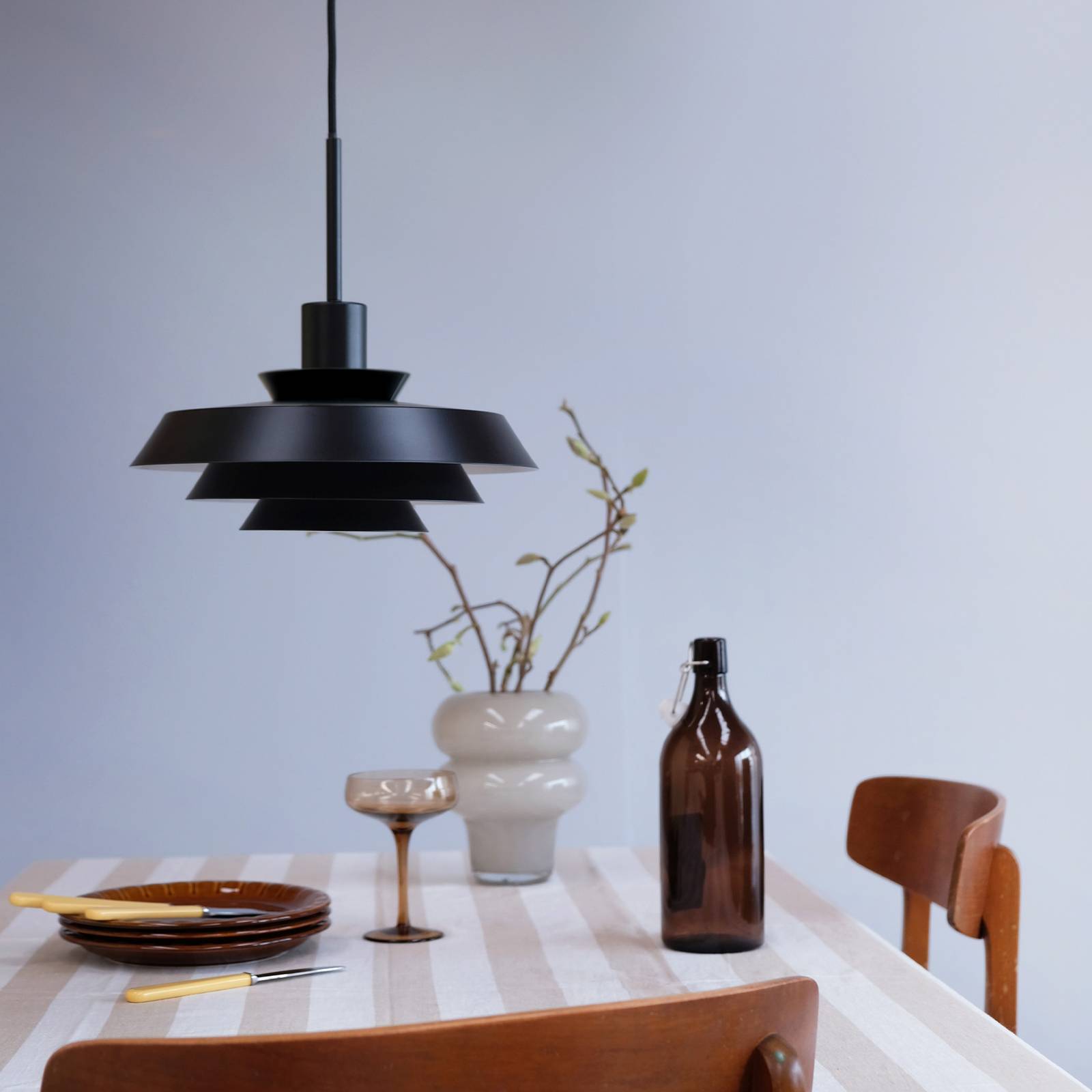 Dyberg Larsen DL30 Pendellampe Ø 30 cm, schwarz Dyberg Larsen DL30 Pendellampe Ø 30 cm, schwarz von Dyberg Larsen