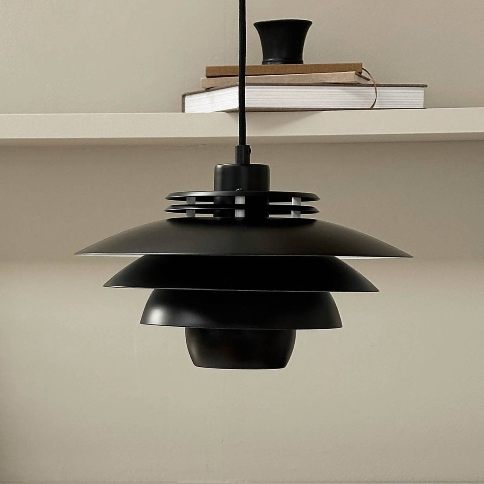 Dyberg Larsen Hängelampe Ejka mini, schwarz, Ø 30 cm, Metall Dyberg Larsen Hängelampe Ejka mini, schwarz, Ø 30 cm, Metall von Dyberg Larsen