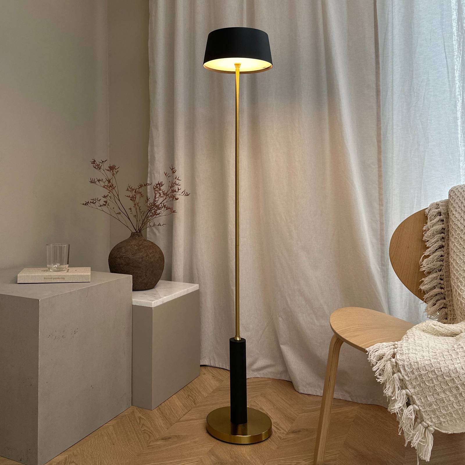 Dyberg Larsen LED-Akku-Stehlampe Yoyo, schwarz, Höhe 125 cm Dyberg Larsen LED-Akku-Stehlampe Yoyo, schwarz, Höhe 125 cm von Dyberg Larsen