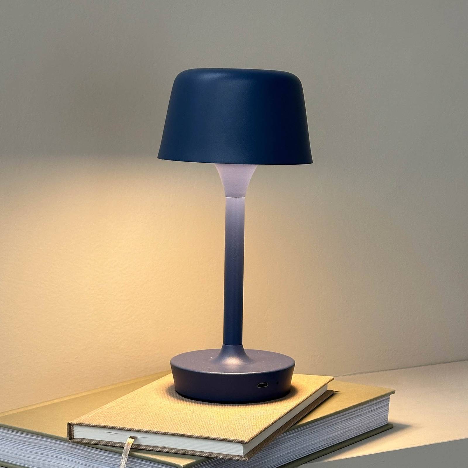Dyberg Larsen LED-Akku-Tischlampe Flow, blau, Höhe 25 cm Dyberg Larsen LED-Akku-Tischlampe Flow, blau, Höhe 25 cm von Dyberg Larsen