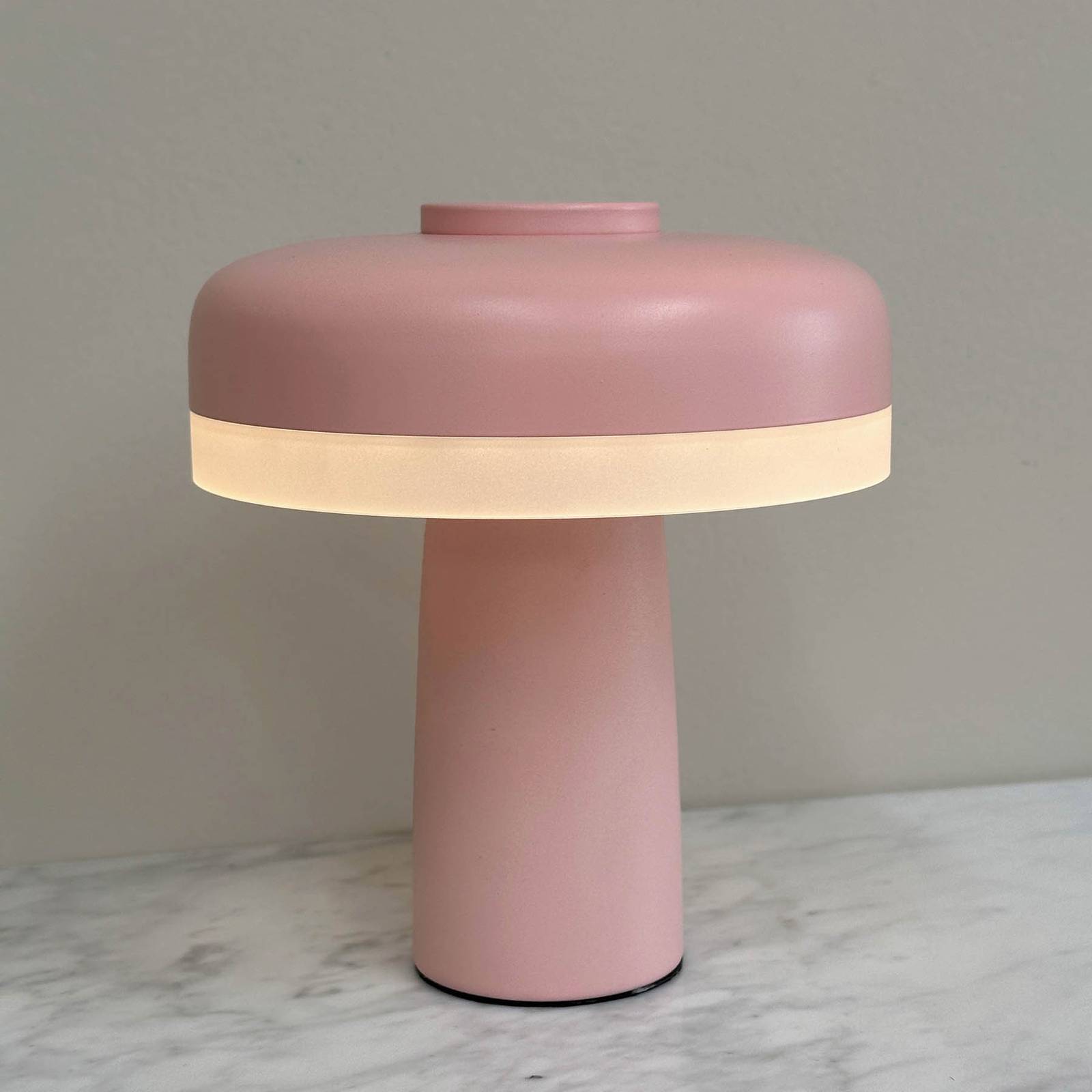 Dyberg Larsen LED-Akku-Tischlampe Porter, pink, Höhe 16 cm Dyberg Larsen LED-Akku-Tischlampe Porter, pink, Höhe 16 cm von Dyberg Larsen