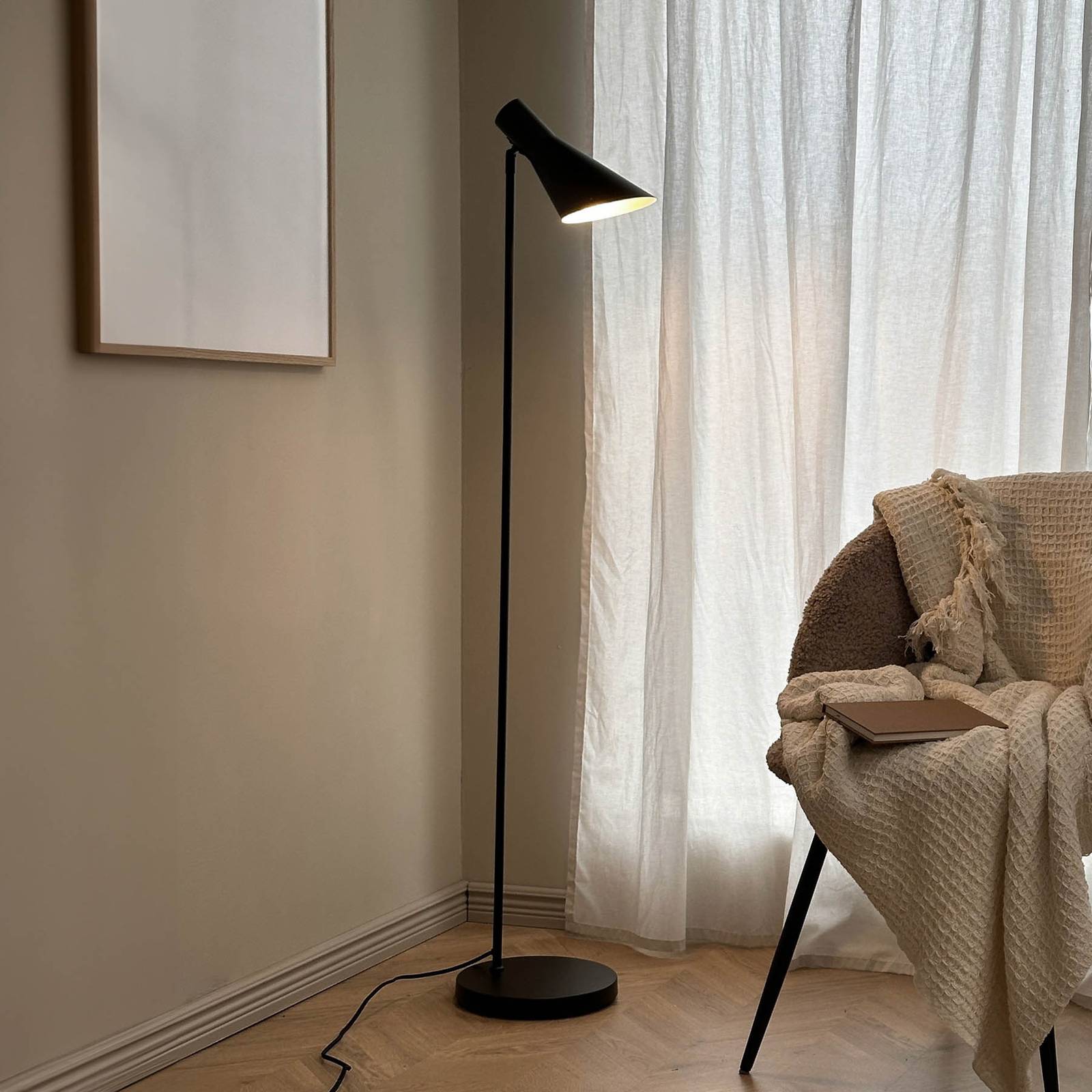 Dyberg Larsen Stehlampe DL12, schwarz, Höhe 139 cm, Metall Dyberg Larsen Stehlampe DL12, schwarz, Höhe 139 cm, Metall von Dyberg Larsen