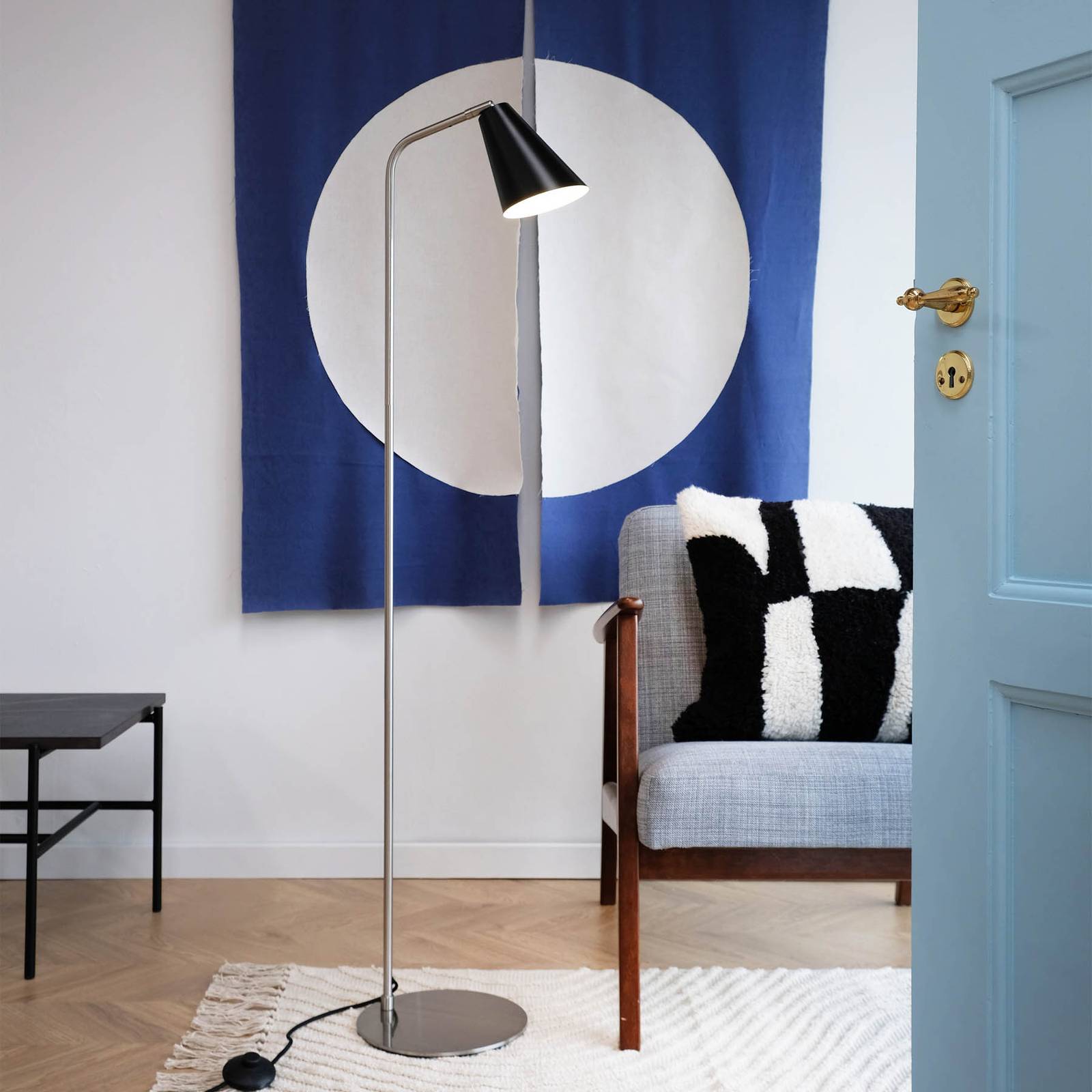 Dyberg Larsen Stehlampe Oswald, schwarz/stahl, Höhe 135 cm Dyberg Larsen Stehlampe Oswald, schwarz/stahl, Höhe 135 cm von Dyberg Larsen