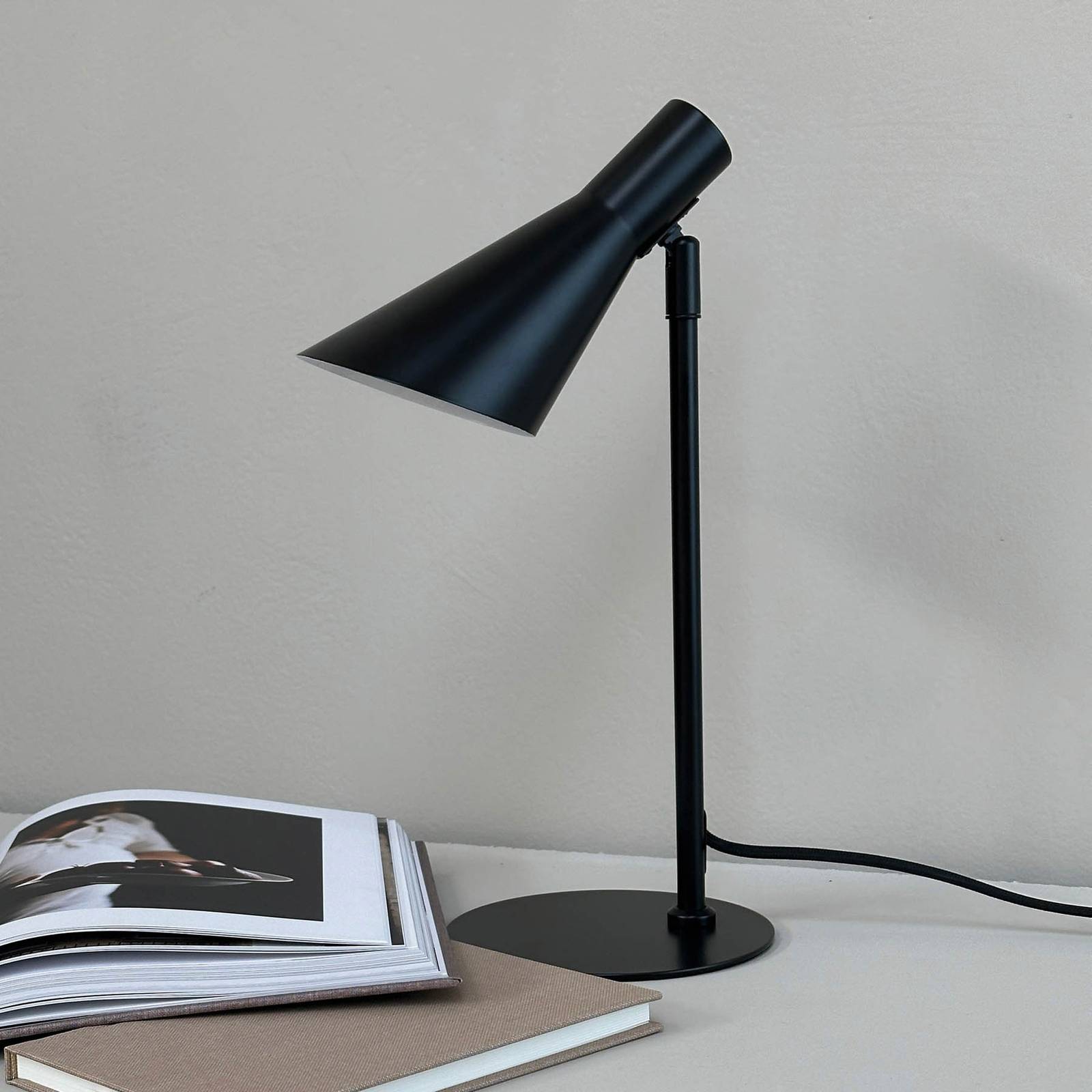 Dyberg Larsen Tischlampe DL12, schwarz, Höhe 39,5 cm, Metall Dyberg Larsen Tischlampe DL12, schwarz, Höhe 39,5 cm, Metall von Dyberg Larsen