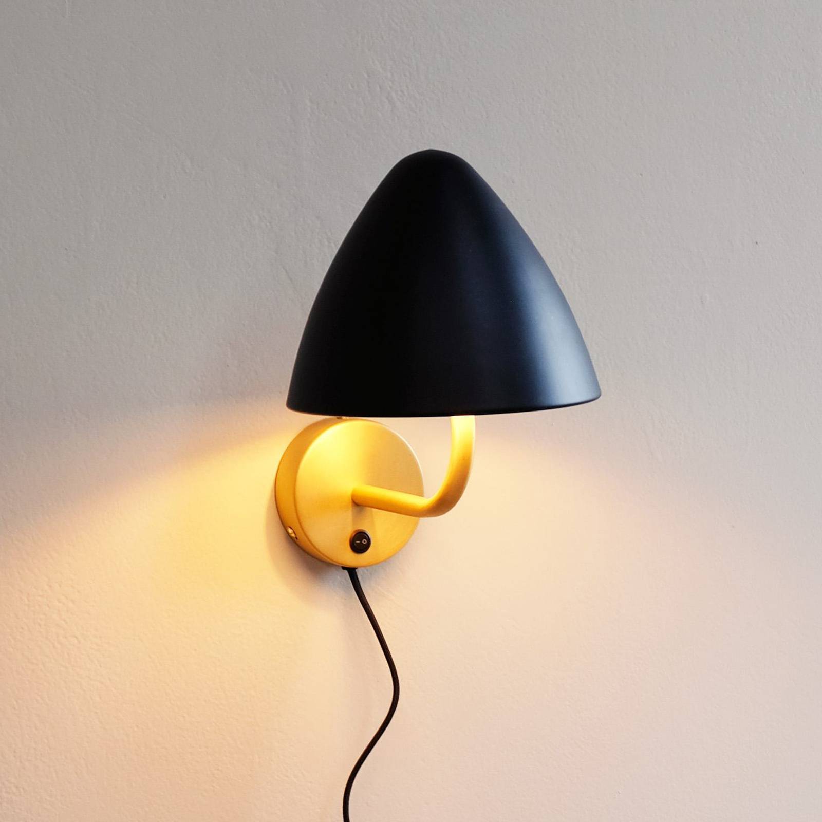 Dyberg Larsen Wandlampe Oulu, schwarz/messing, Ø 20,3 cm Dyberg Larsen Wandlampe Oulu, schwarz/messing, Ø 20,3 cm von Dyberg Larsen
