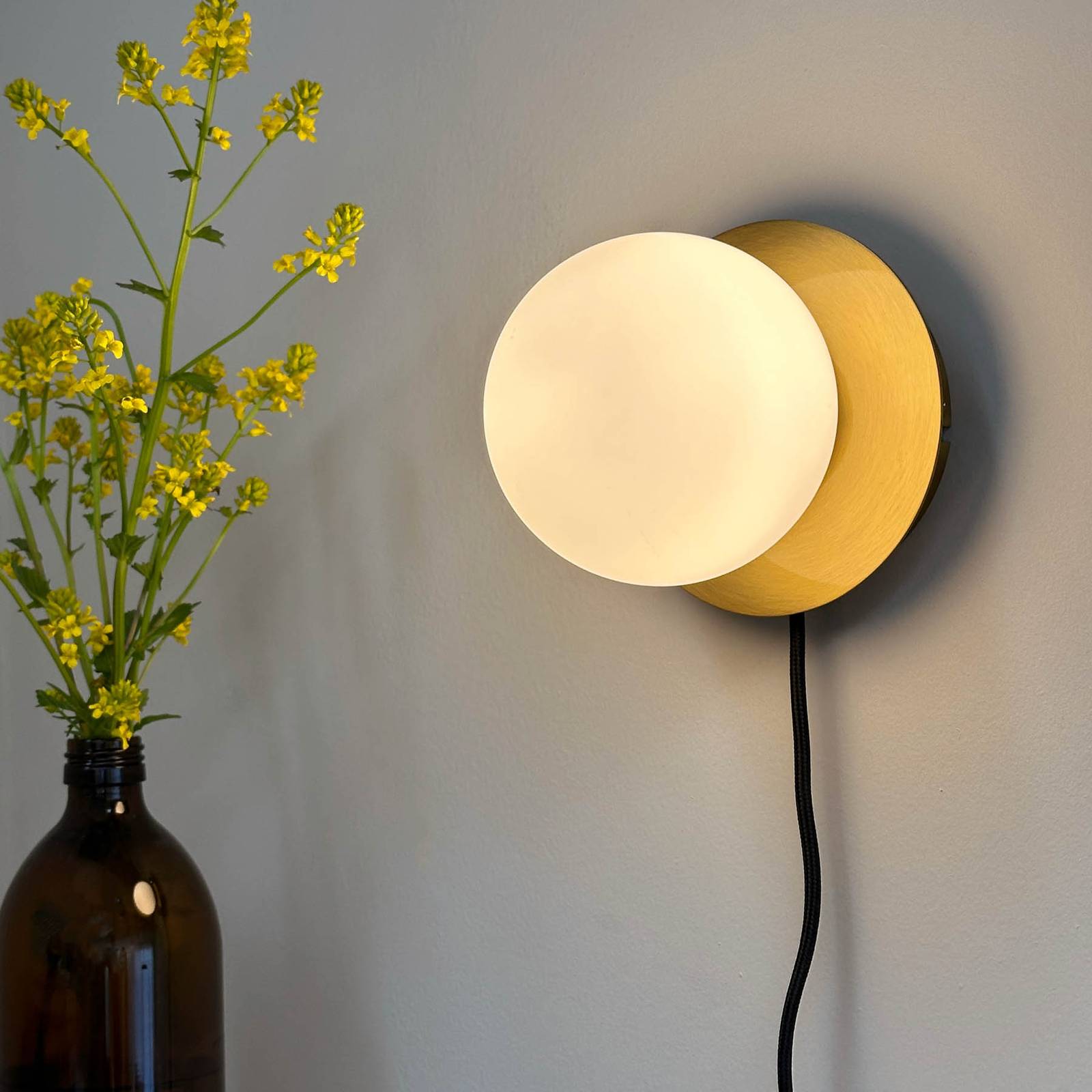 Dyberg Larsen Wandlampe Sia, opal/messingfarben, Ø 12 cm Dyberg Larsen Wandlampe Sia, opal/messingfarben, Ø 12 cm von Dyberg Larsen