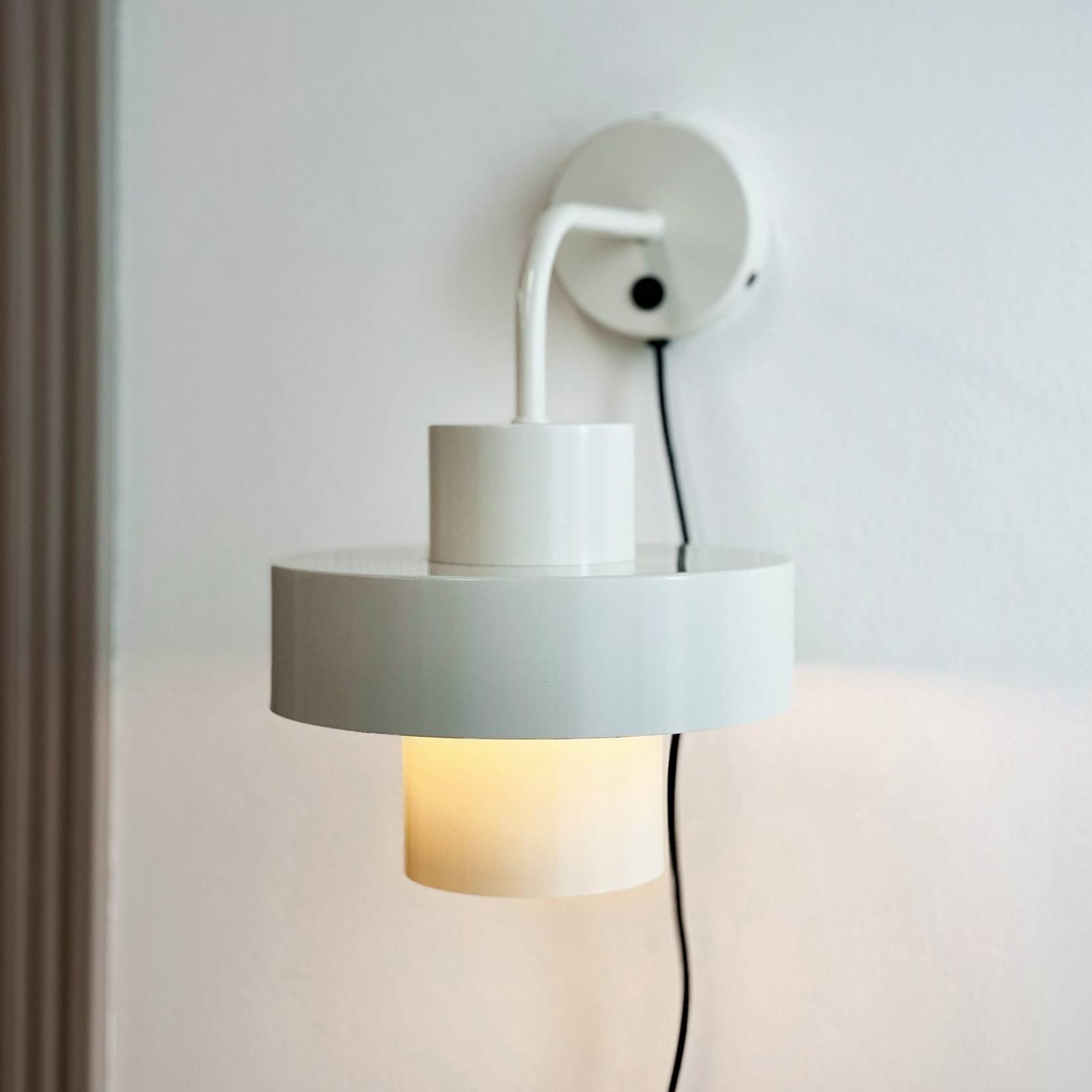 Dyberg Larsen Wandlampe Stoke, kittweiß, Ø 20 cm, Metall Dyberg Larsen Wandlampe Stoke, kittweiß, Ø 20 cm, Metall von Dyberg Larsen
