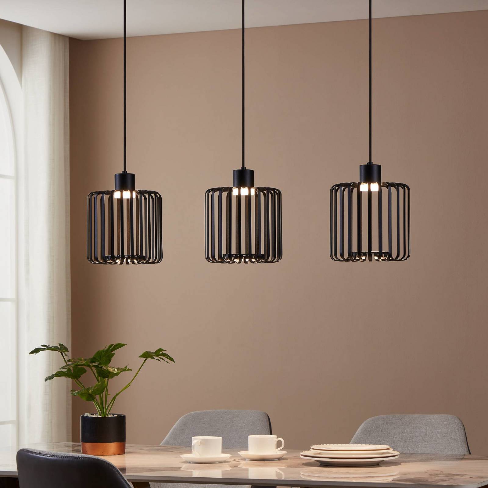 EGLO connect LED-Hängeleuchte Ginestrone-Z, 3-fl., schwarz EGLO connect LED-Hängeleuchte Ginestrone-Z, 3-fl., schwarz von EGLO