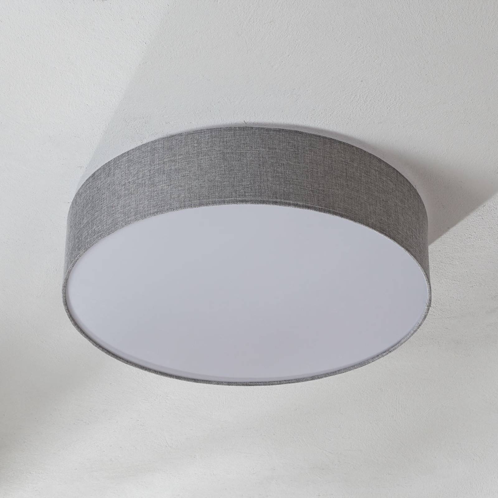 Graue Deckenlampe Pasteri mit Leinenschirm 57 cm Graue Deckenlampe Pasteri mit Leinenschirm 57 cm von EGLO