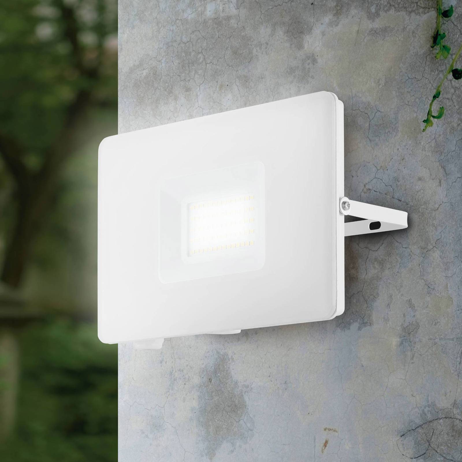 LED-Außenstrahler Faedo 3 in Weiß, 50W LED-Außenstrahler Faedo 3 in Weiß, 50W von EGLO