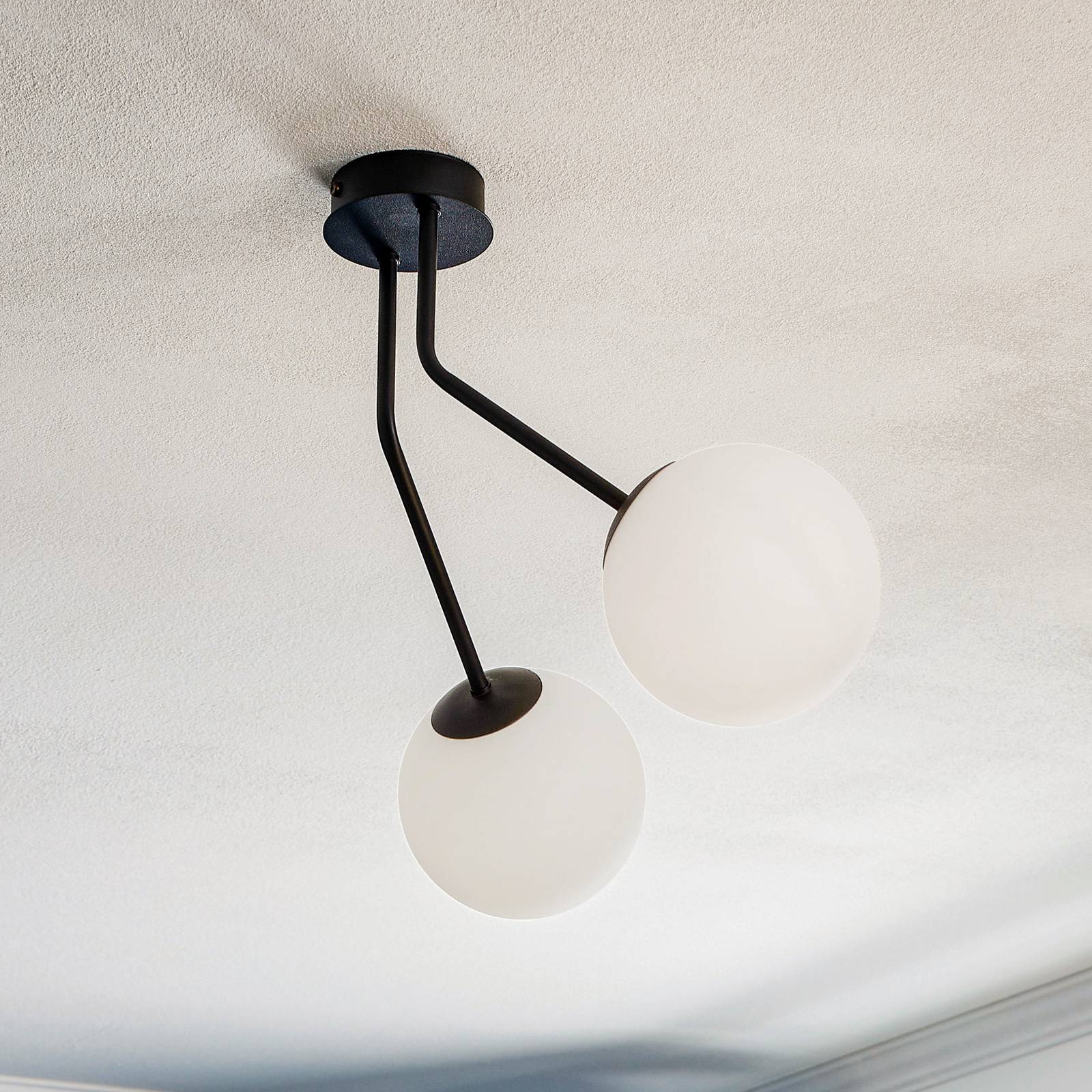 Deckenleuchte Nova, schwarz/opal, zweiflammig Deckenleuchte Nova, schwarz/opal, zweiflammig von EMIBIG LIGHTING