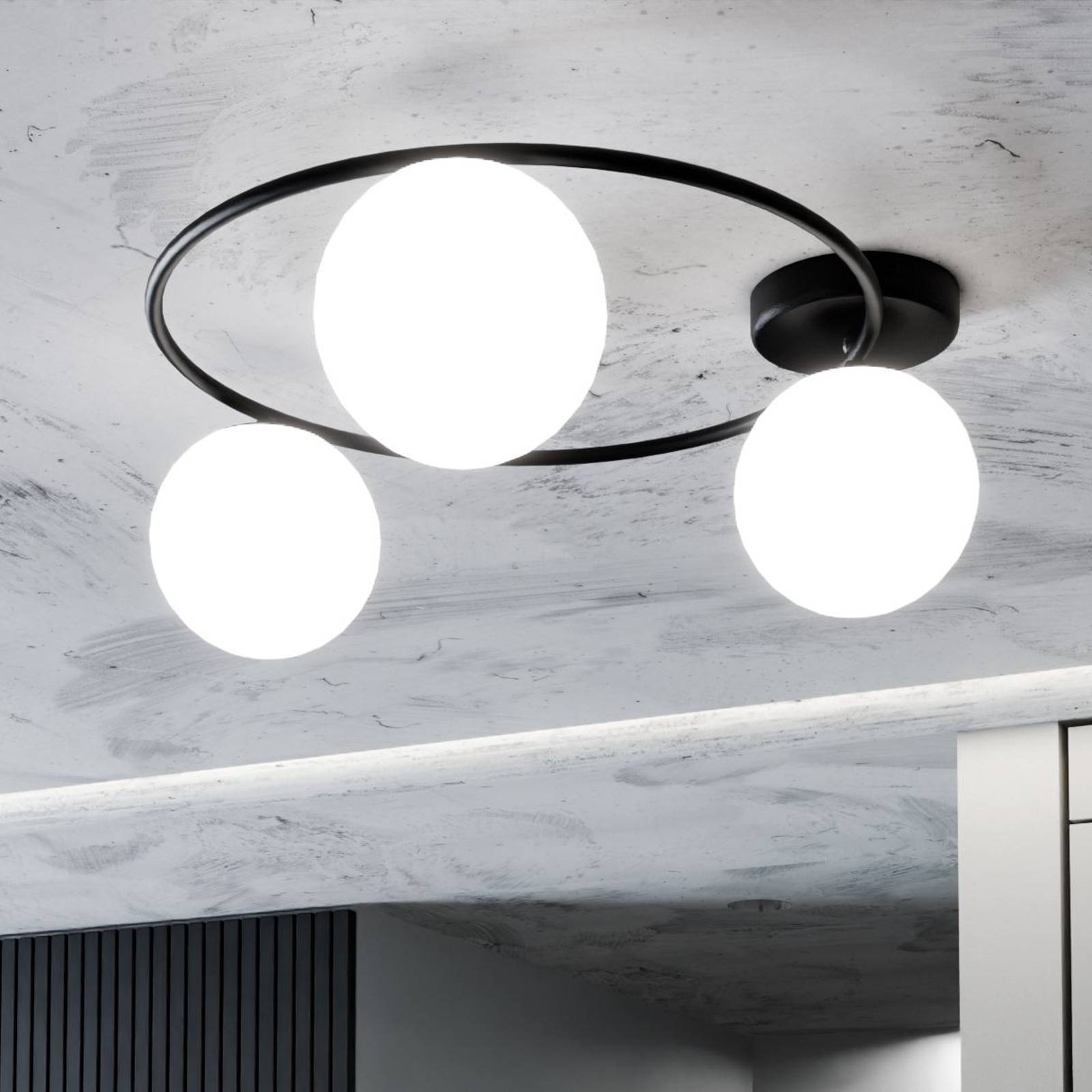 Deckenleuchte Sopra, opalweiß/schwarz, Glas, E14 Deckenleuchte Sopra, opalweiß/schwarz, Glas, E14 von EMIBIG LIGHTING