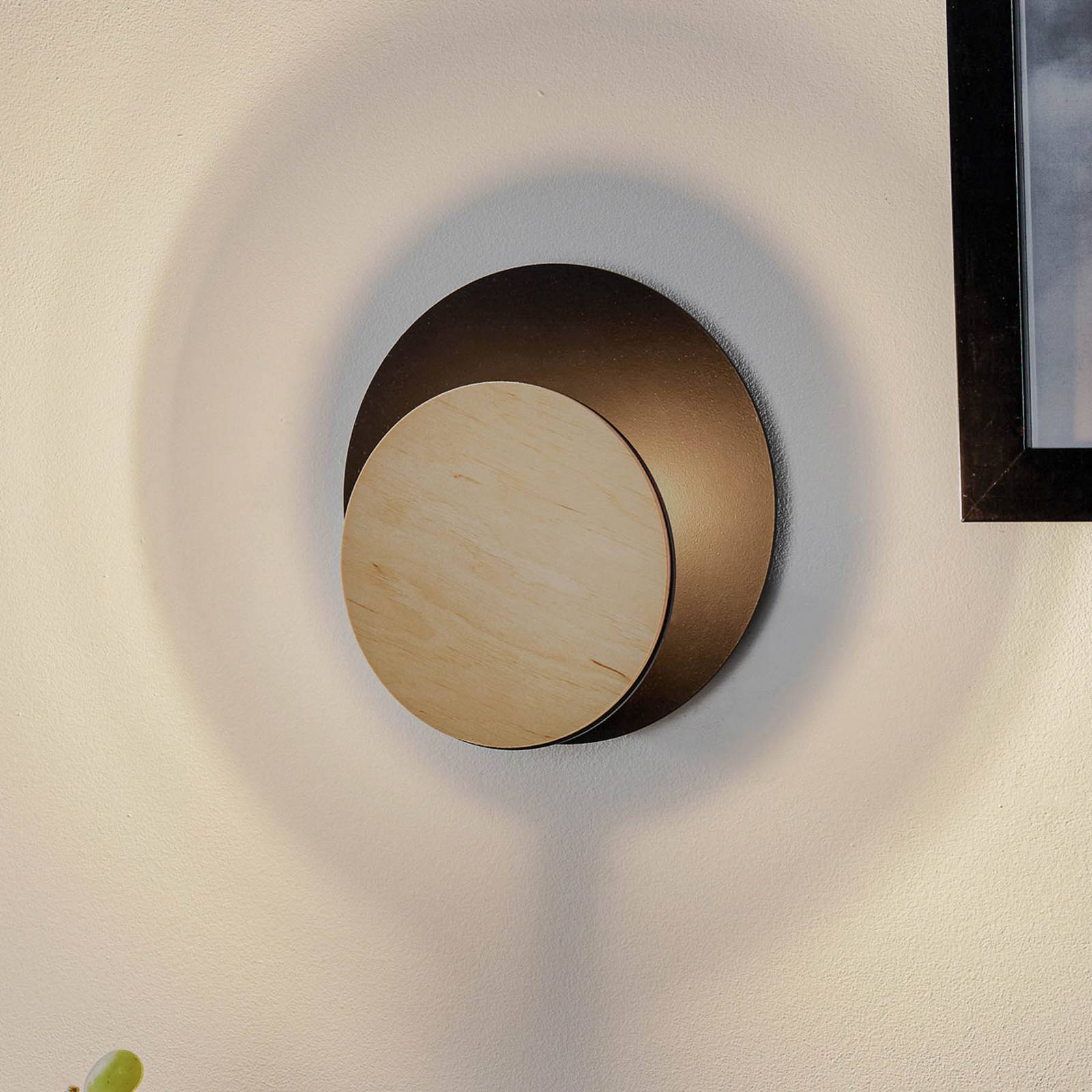Wandlampe Circle in Schwarz mit Holz-Dekorplatte Wandlampe Circle in Schwarz mit Holz-Dekorplatte von EMIBIG LIGHTING