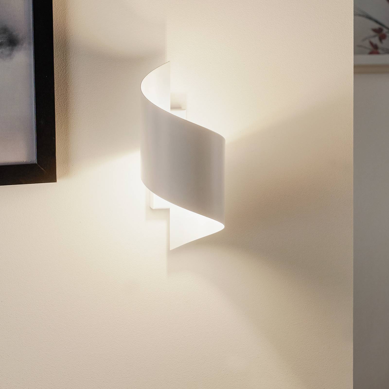 Wandlampe Spiner weiß, Höhe 30 cm, Stahl Wandlampe Spiner weiß, Höhe 30 cm, Stahl von EMIBIG LIGHTING
