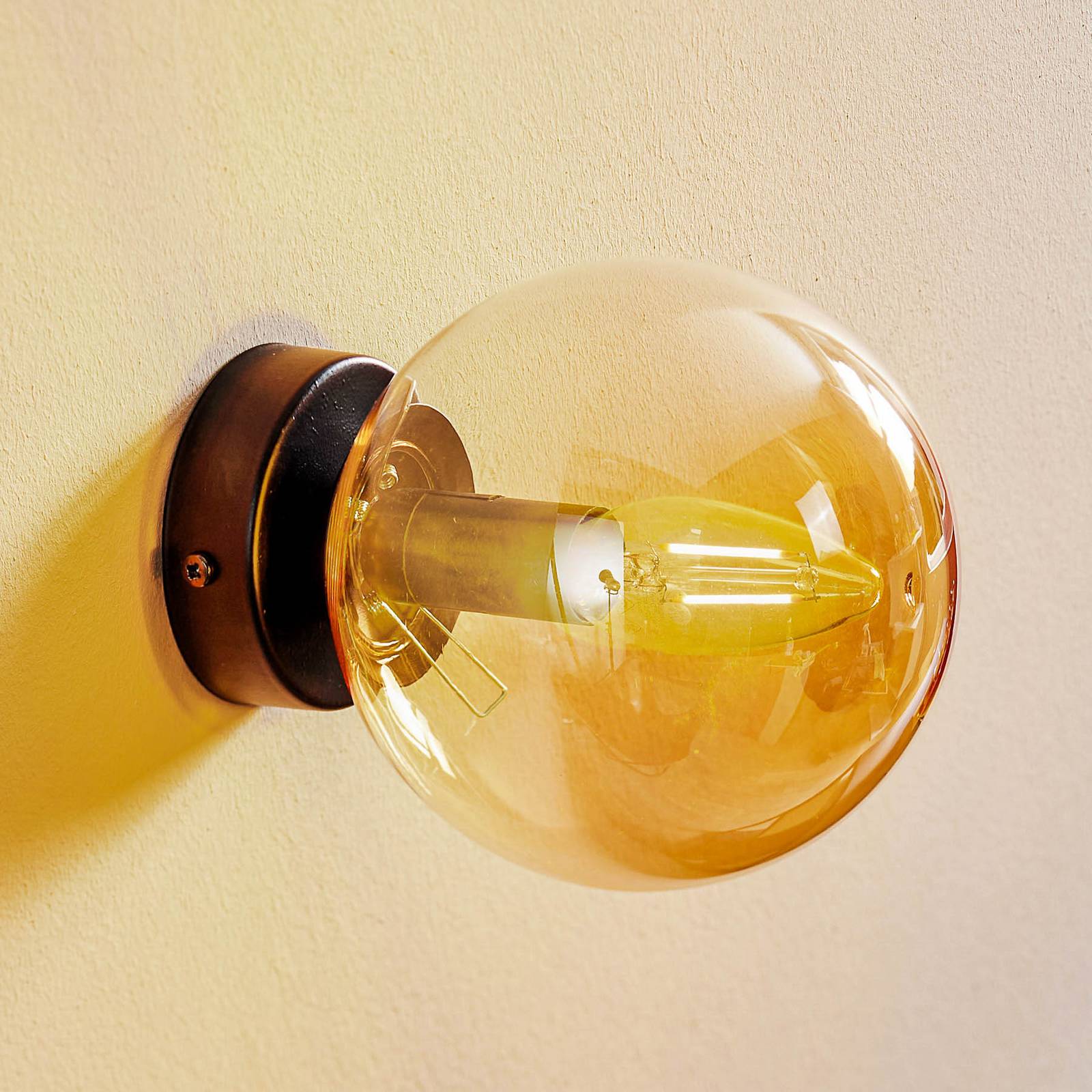 Wandleuchte Glassy, schwarz, amber, Glas, E14, Ø 14 cm Wandleuchte Glassy, schwarz, amber, Glas, E14, Ø 14 cm von EMIBIG LIGHTING