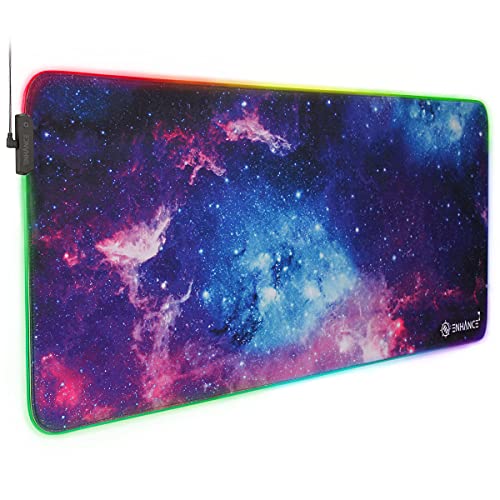 ENHANCE XXXL LED-Computer-Schreibtischunterlage - Beleuchtete 3XL große Mausmatte (123x60 Mauspad) Polsterung für den Schreibtisch, verlängertes Tisch-Mauspad Tracking und rutschfestem griff- Galaxis von ENHANCE