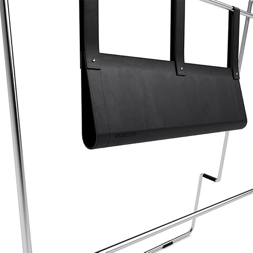 EVA SOLO | Carry TV Pocket Schwarz 52x36x14 cm | Zubehör für TV-Ständer 40–65 Zoll | Ledertasche zum Verstecken von Kabeln & TV-Boxen | Ordnung & Schutz für Flachbildfernseher | dänisches Design EVA SOLO | Carry TV Pocket Schwarz 52x36x14 cm | Zubehör für TV-Ständer 40–65 Zoll | Ledertasche zum Verstecken von Kabeln & TV-Boxen | Ordnung & Schutz für Flachbildfernseher | dänisches Design von EVA SOLO