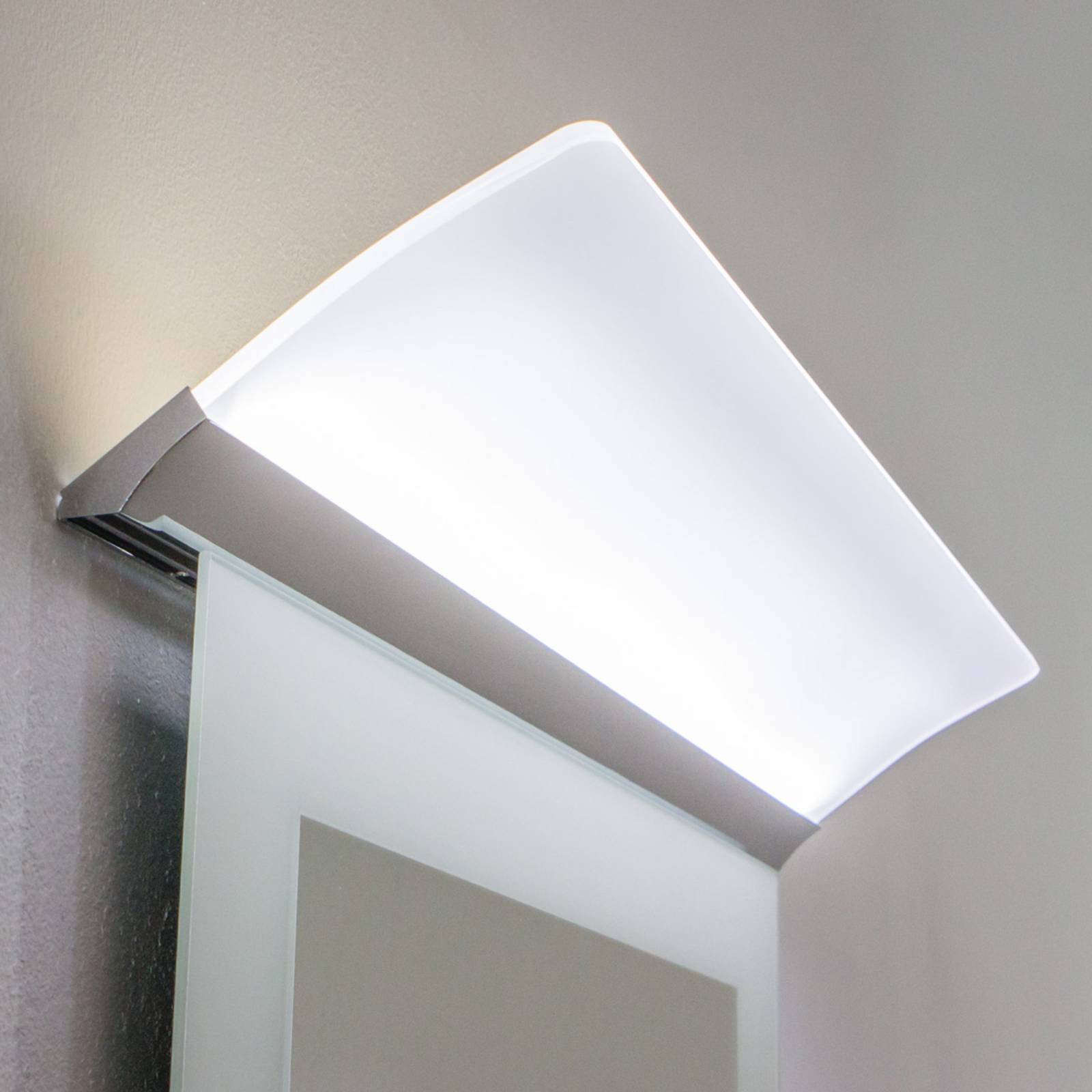 Flächige LED-Spiegelleuchte Angela, IP44, 50 cm Flächige LED-Spiegelleuchte Angela, IP44, 50 cm von Ebir