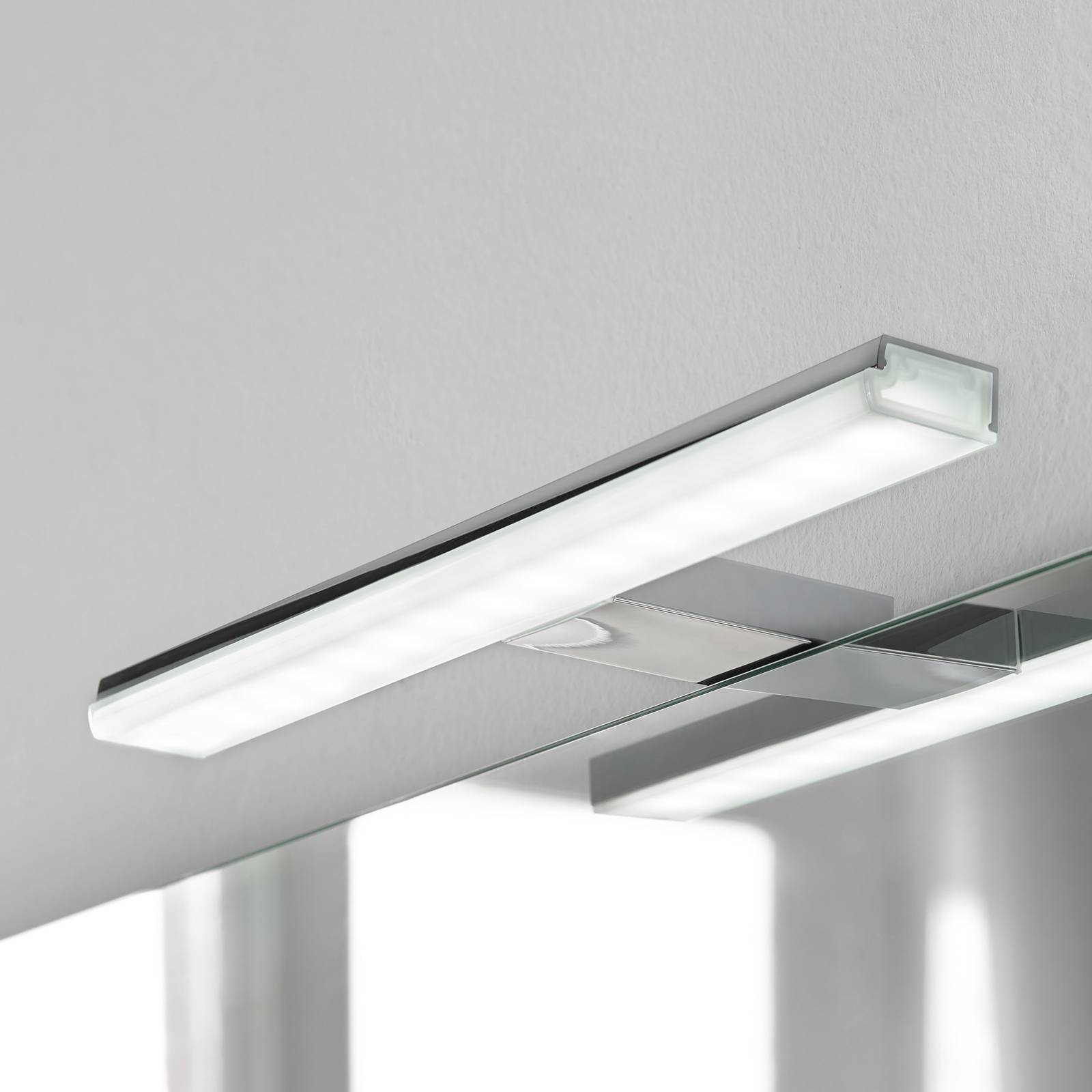 LED-Spiegelleuchte Pandora, chrom, Breite 20,8 cm LED-Spiegelleuchte Pandora, chrom, Breite 20,8 cm von Ebir