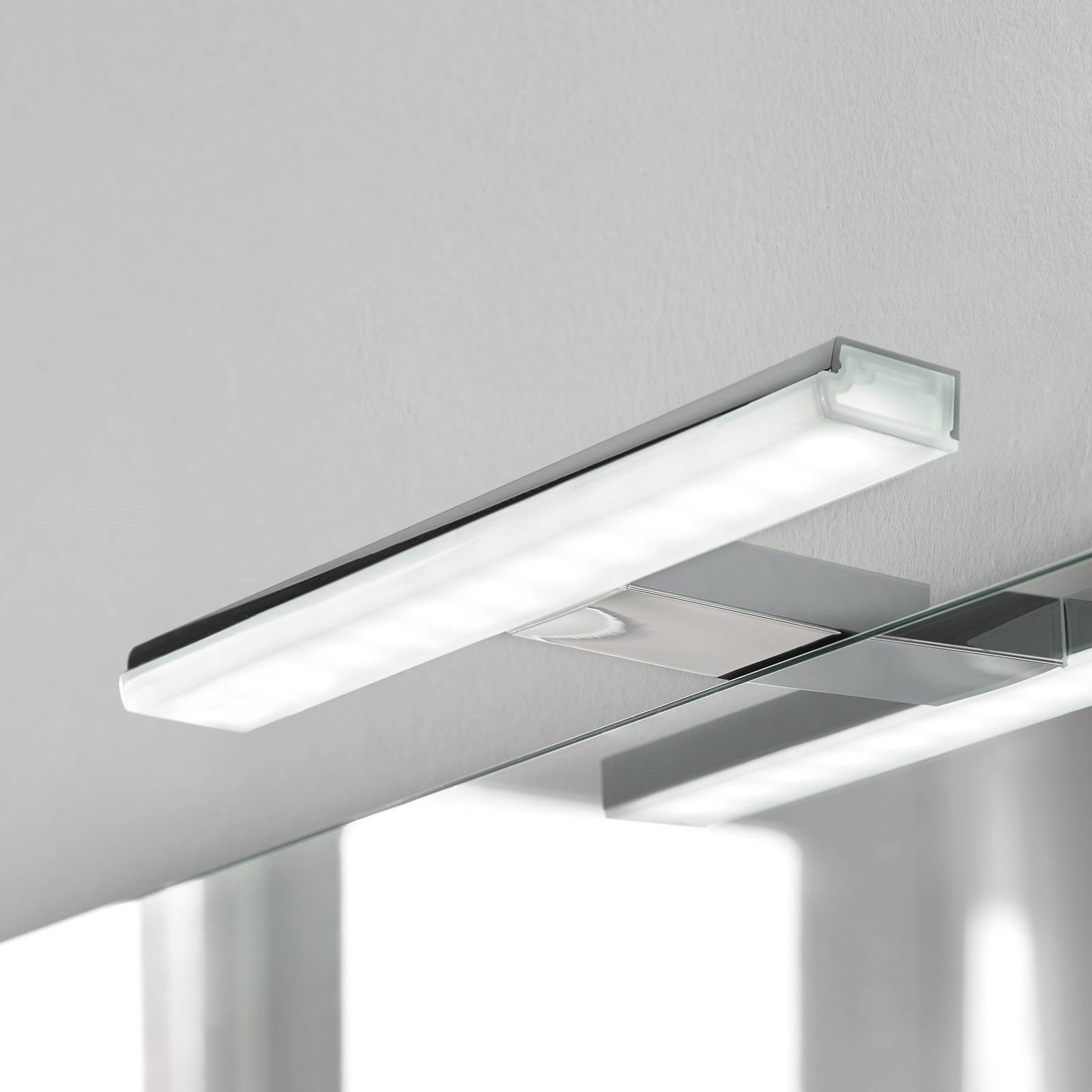 LED-Spiegelleuchte Pandora, chrom, Breite 30,8 cm LED-Spiegelleuchte Pandora, chrom, Breite 30,8 cm von Ebir