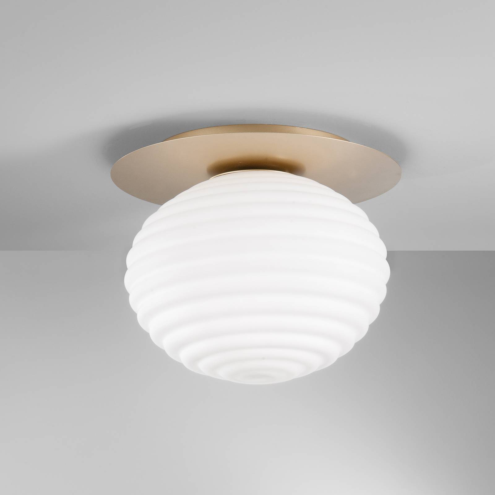 Deckenleuchte Ripple, goldfarben/opal, Ø 35 cm von Eco-Light