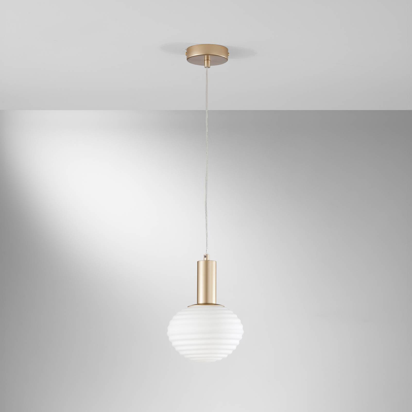 Hängeleuchte Ripple, goldfarben/opal, Ø 18 cm Hängeleuchte Ripple, goldfarben/opal, Ø 18 cm von Eco-Light