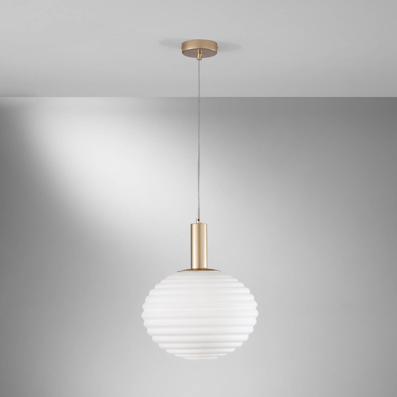 Hängeleuchte Ripple, goldfarben/opal, Ø 32 cm von Eco-Light