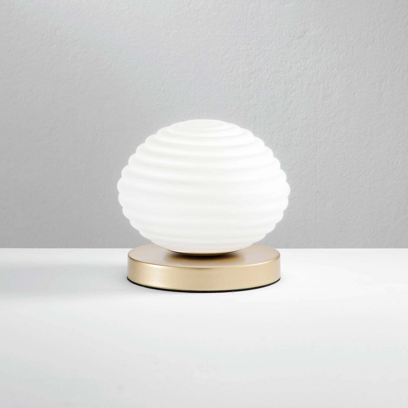 Tischleuchte Ripple, goldfarben/opal, Ø 18 cm Tischleuchte Ripple, goldfarben/opal, Ø 18 cm von Eco-Light