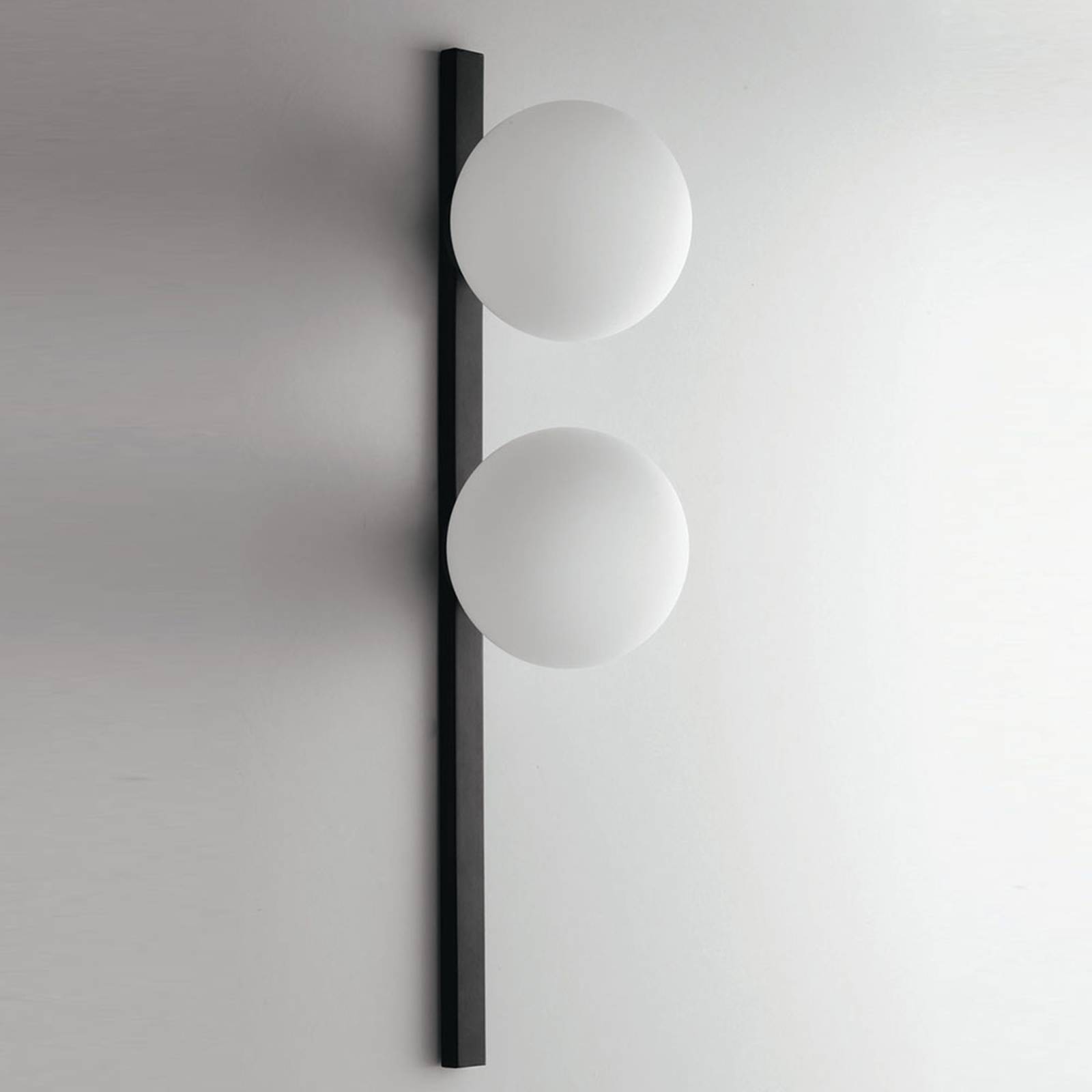 Wandleuchte Pluto, 2-flammig, schwarz/weiß, Schalter Wandleuchte Pluto, 2-flammig, schwarz/weiß, Schalter von Eco-Light