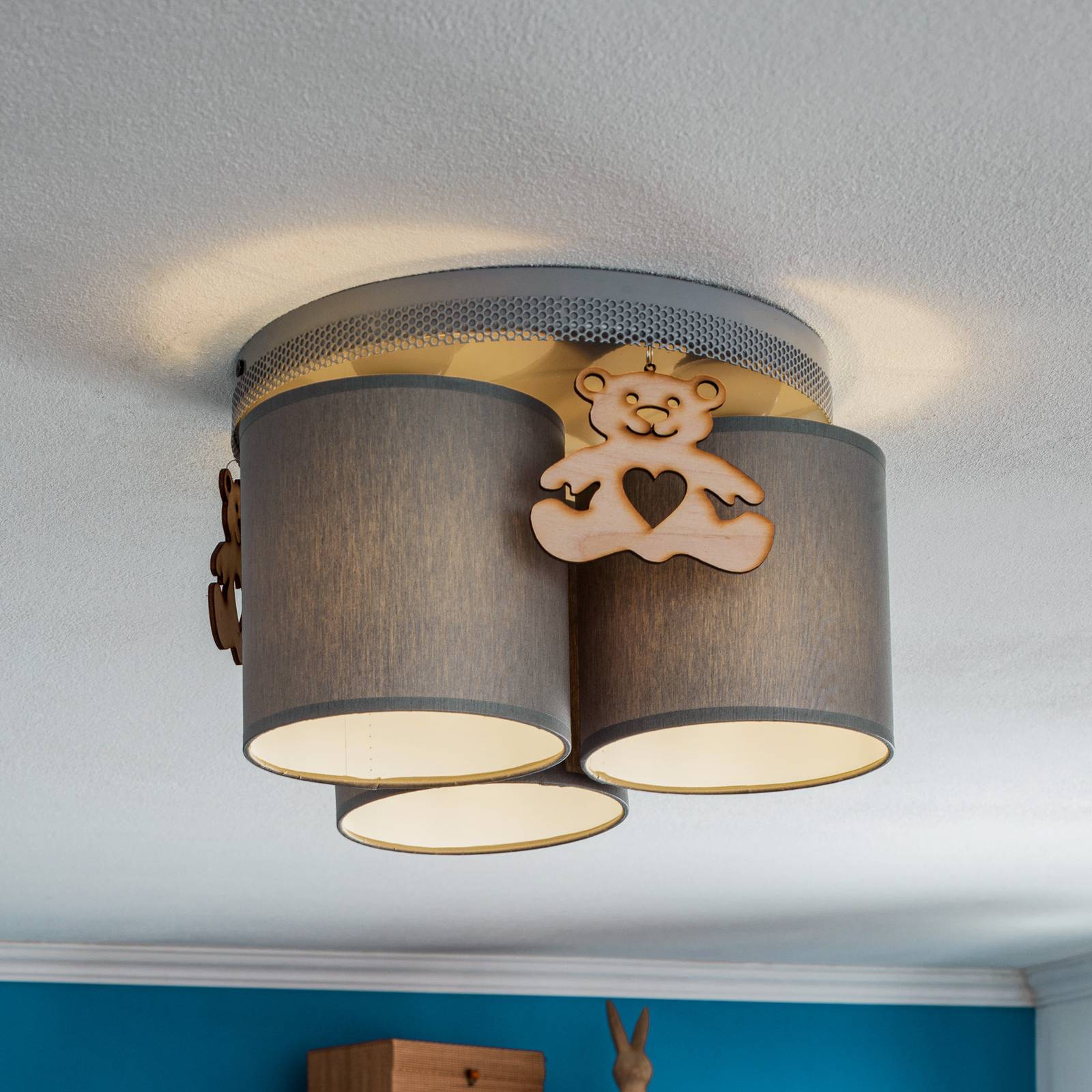 Deckenleuchte Mis, grau mit Holzbär, dreiflammig Deckenleuchte Mis, grau mit Holzbär, dreiflammig von Eko-Light
