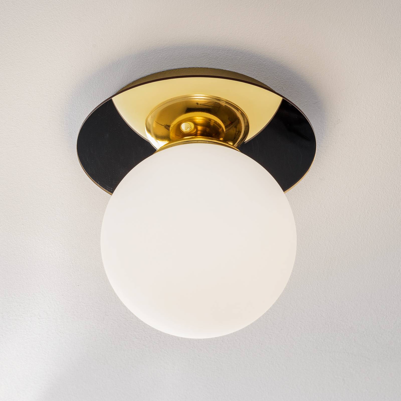 Deckenleuchte Plato, goldfarben, Metall, Opalglas, Ø 25 cm Deckenleuchte Plato, goldfarben, Metall, Opalglas, Ø 25 cm von Eko-Light