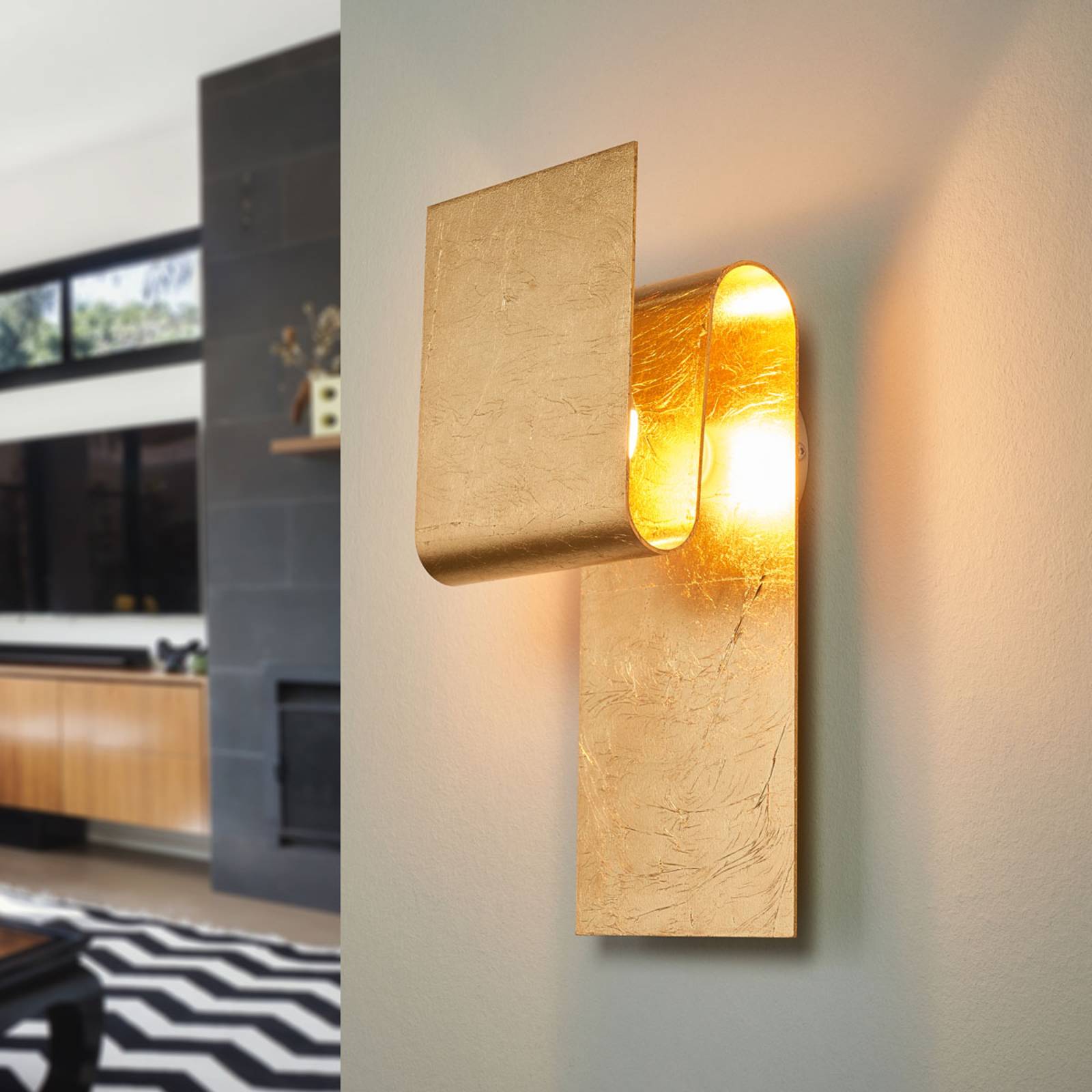 Escale Fold - mit Blattgold belegte Wandlampe Escale Fold - mit Blattgold belegte Wandlampe von Escale