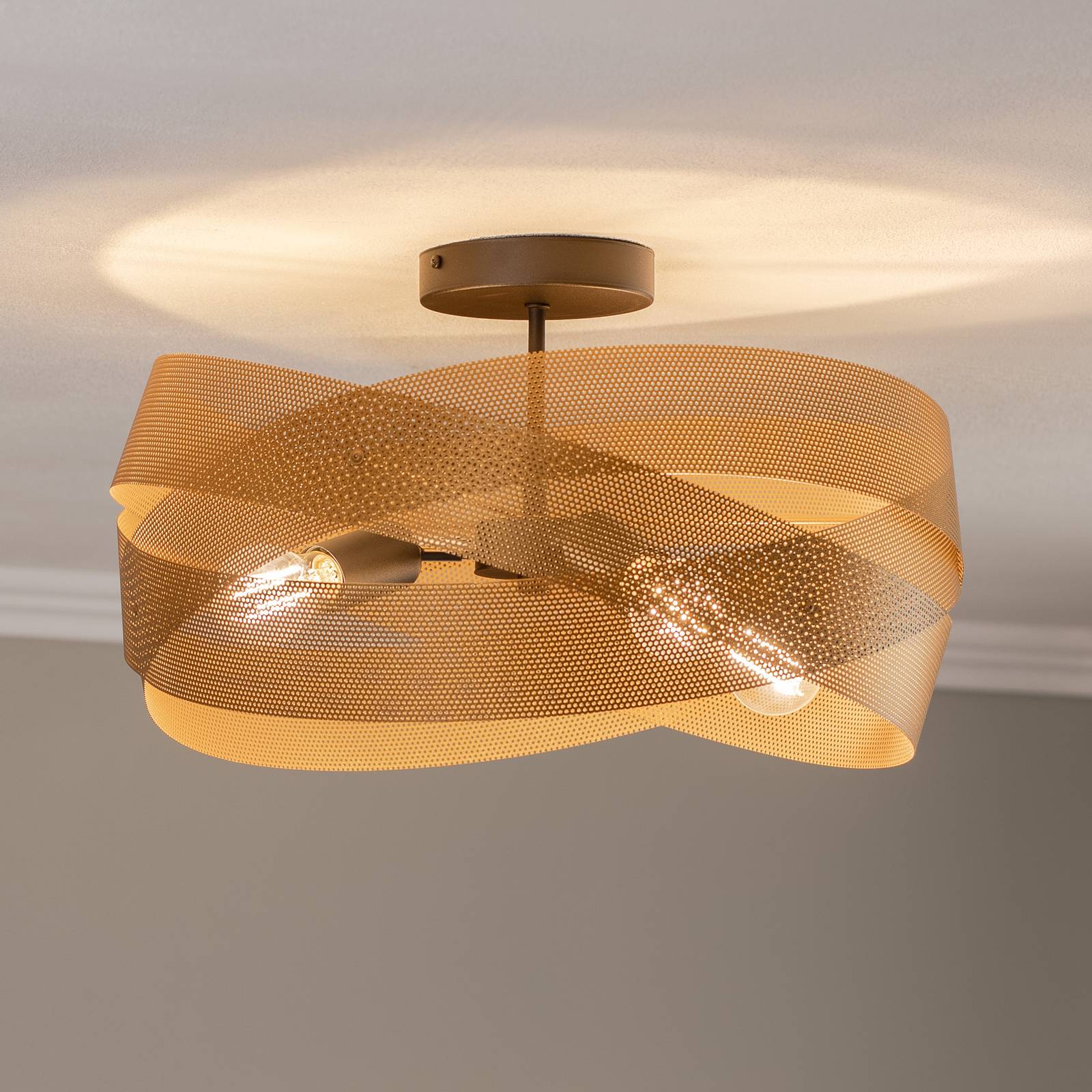 Euluna Deckenleuchte Tornado, goldfarben, Ø 50 cm Euluna Deckenleuchte Tornado, goldfarben, Ø 50 cm von Euluna
