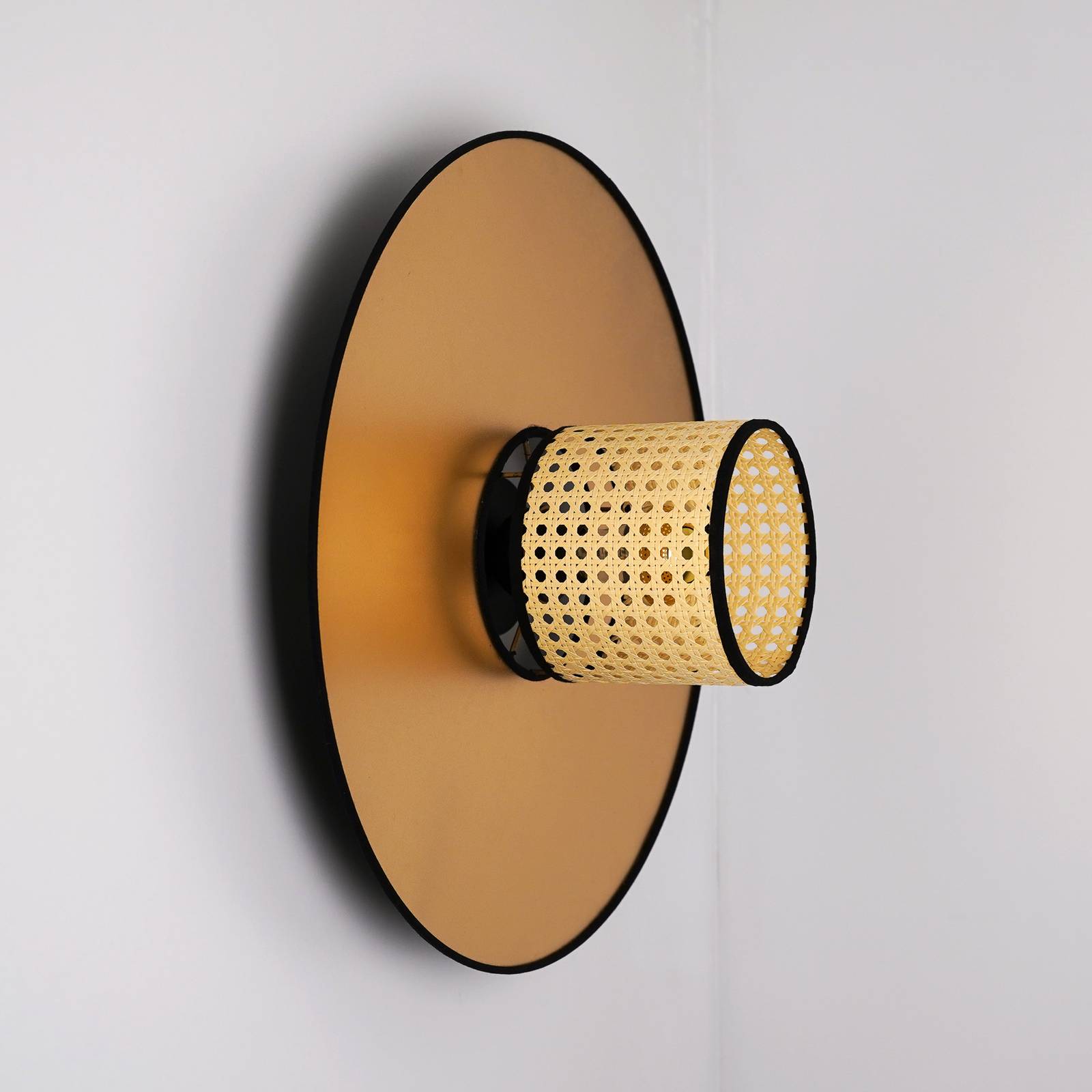 Euluna Wandleuchte Manila, goldfarben, Rattan, Ø 50 cm Euluna Wandleuchte Manila, goldfarben, Rattan, Ø 50 cm von Euluna