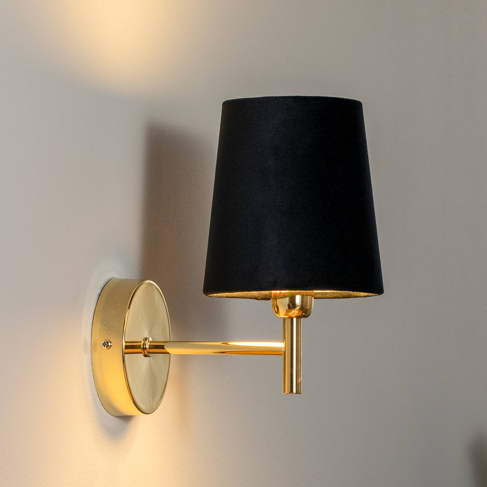 Euluna Wandleuchte Nita, schwarz/gold, 1-flammig Euluna Wandleuchte Nita, schwarz/gold, 1-flammig von Euluna