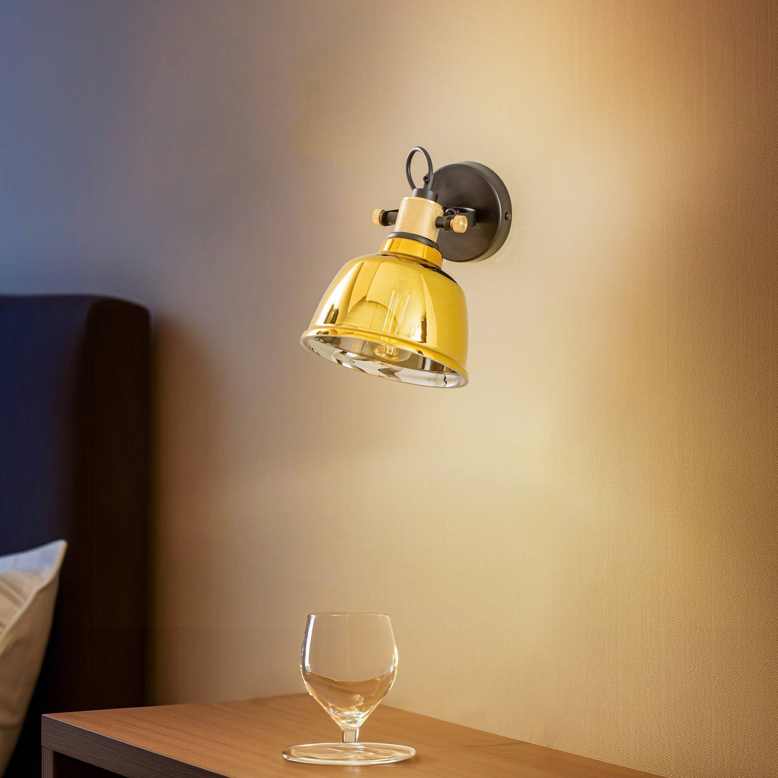 Wandleuchte Amalfi mit metallisiertem Glas, gold Wandleuchte Amalfi mit metallisiertem Glas, gold von Nowodvorski Lighting