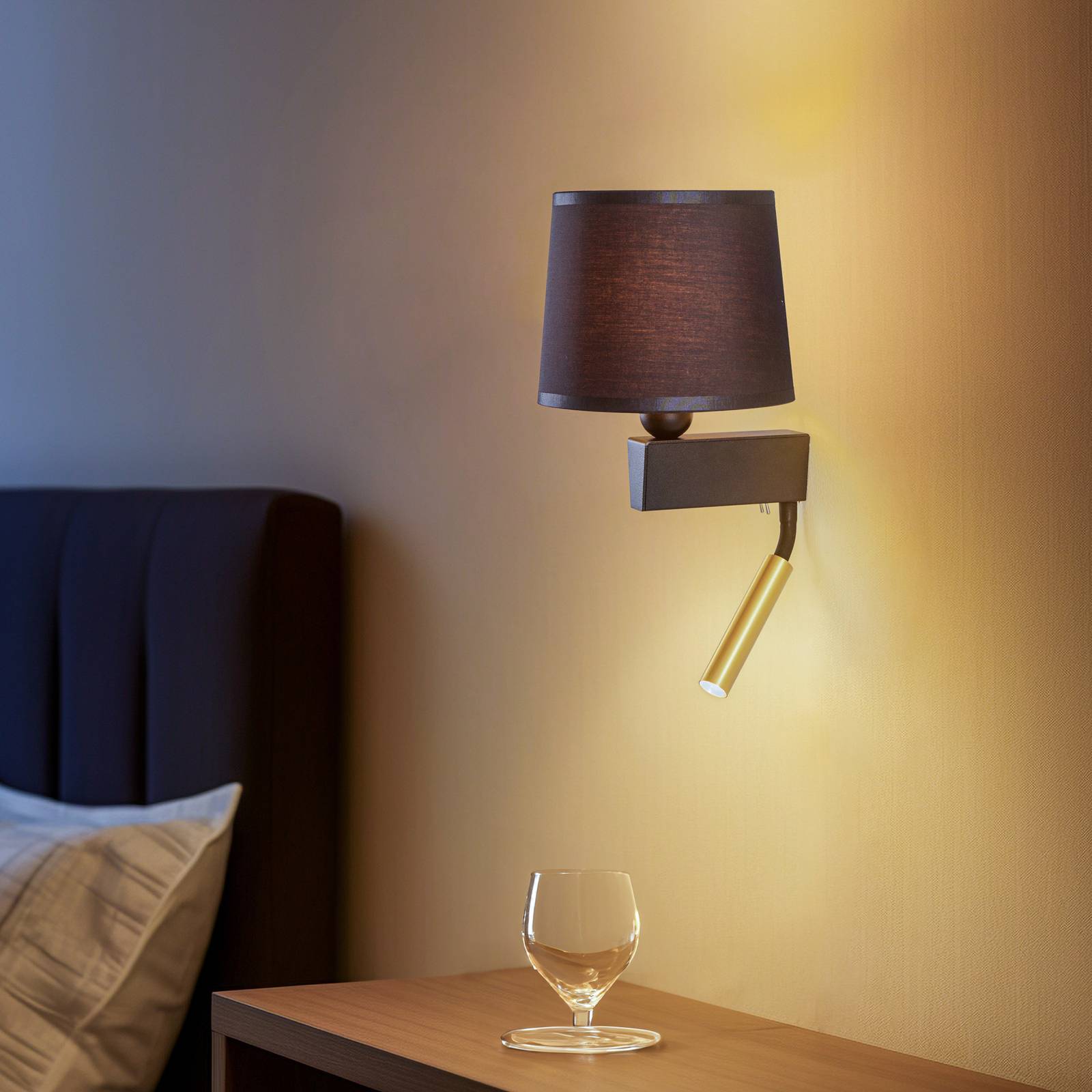 Wandleuchte Chillin mit Leselicht, schwarz/gold Wandleuchte Chillin mit Leselicht, schwarz/gold von Nowodvorski Lighting