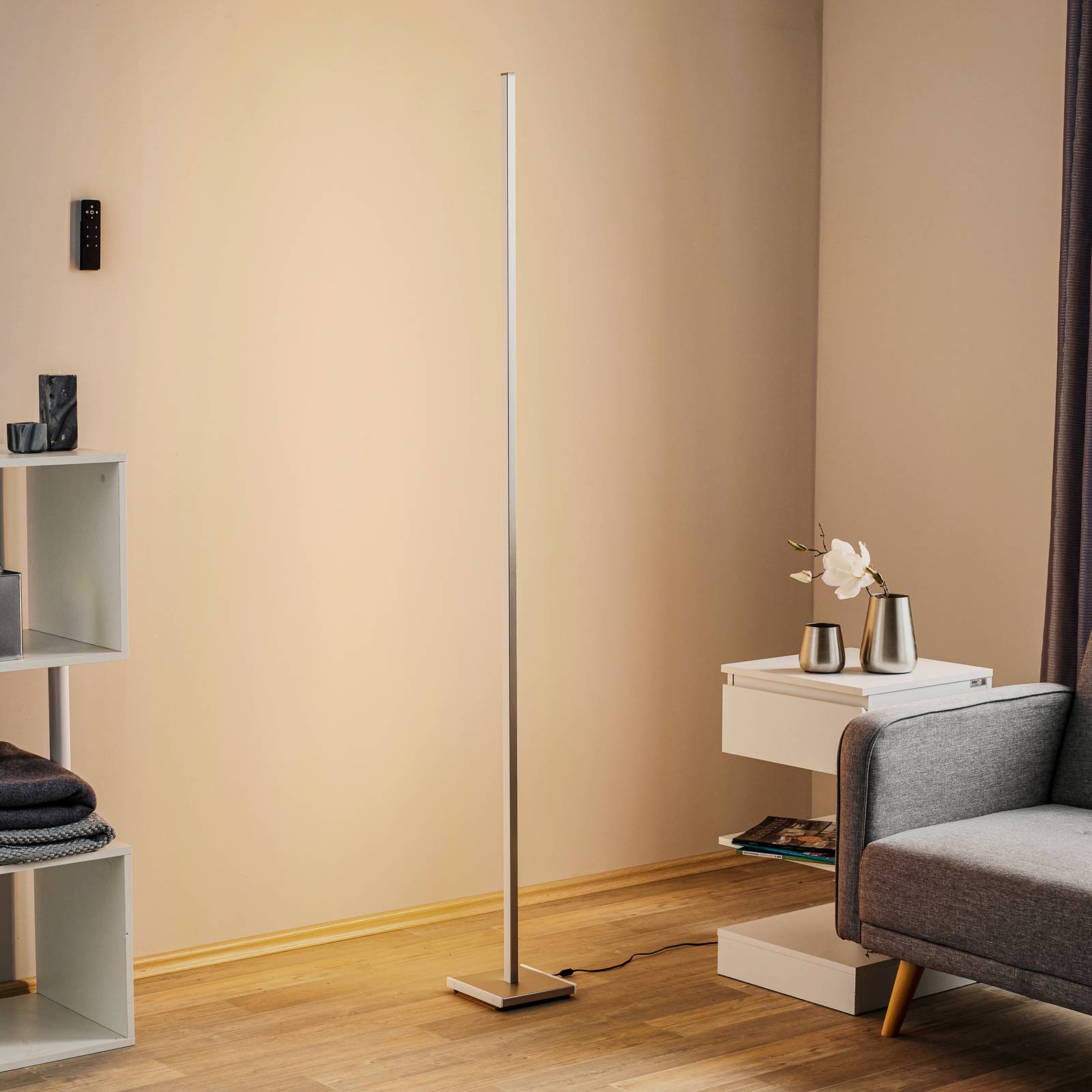 Funktionale LED-Stehlampe Orix in Weiß, 180 cm Funktionale LED-Stehlampe Orix in Weiß, 180 cm von Evotec