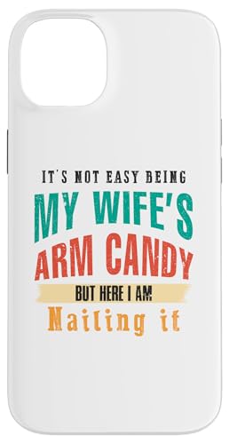 Not Easy Be My Wife's But I'm Nailing It Husband Art auf der Rückseite Hülle für iPhone 14 Plus von Except I Gotta Ask My Wife One Sec Funny Marriage