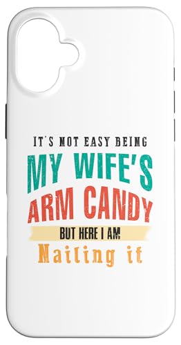 Not Easy Be My Wife's But I'm Nailing It Husband Art auf der Rückseite Hülle für iPhone 16 Plus Not Easy Be My Wife's But I'm Nailing It Husband Art auf der Rückseite Hülle für iPhone 16 Plus von Except I Gotta Ask My Wife One Sec Funny Marriage