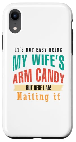 Not Easy Be My Wife's But I'm Nailing It Husband Art auf der Rückseite Hülle für iPhone XR Not Easy Be My Wife's But I'm Nailing It Husband Art auf der Rückseite Hülle für iPhone XR von Except I Gotta Ask My Wife One Sec Funny Marriage