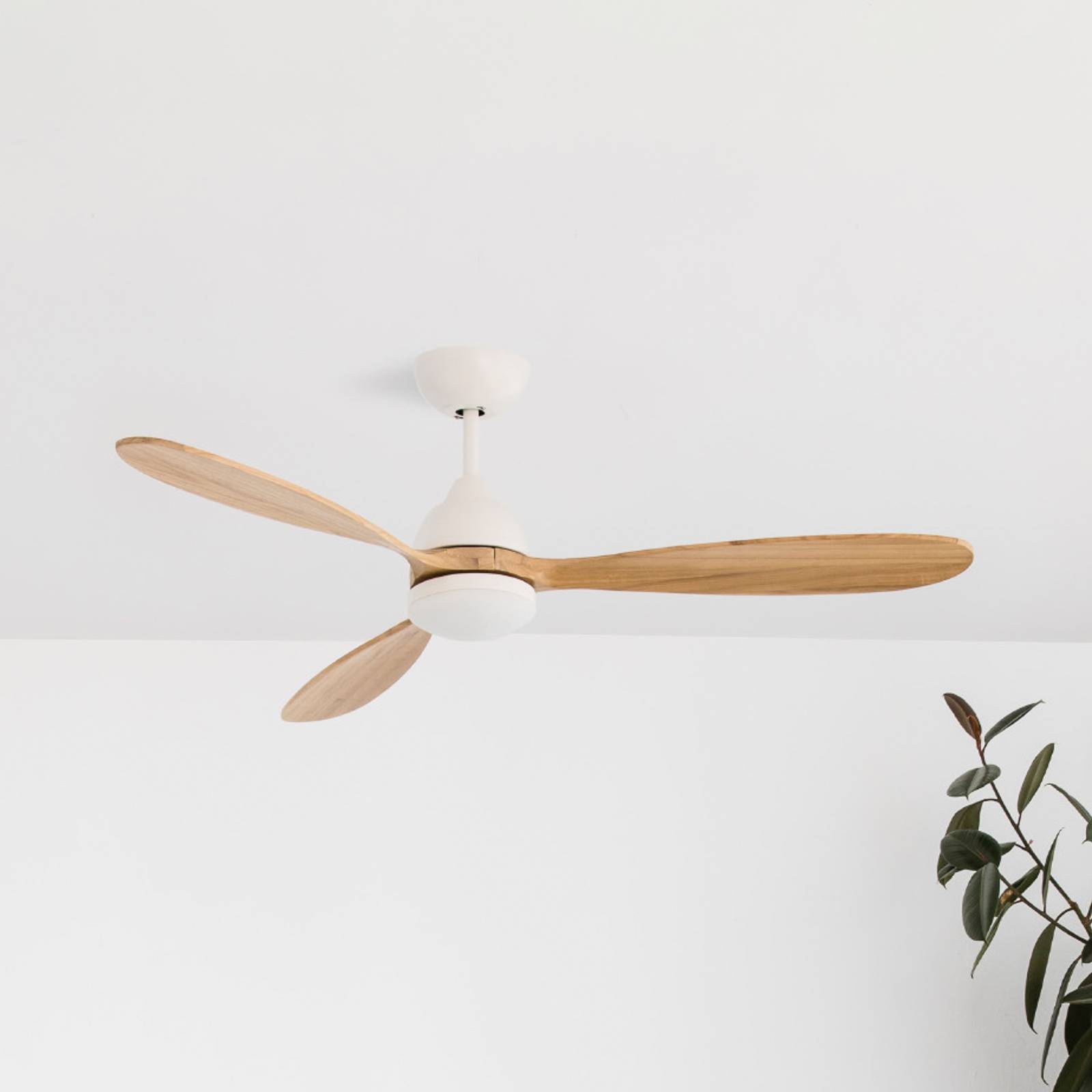 Deckenventilator Poros, LED-Leuchte weiß/Holz hell von FARO BARCELONA