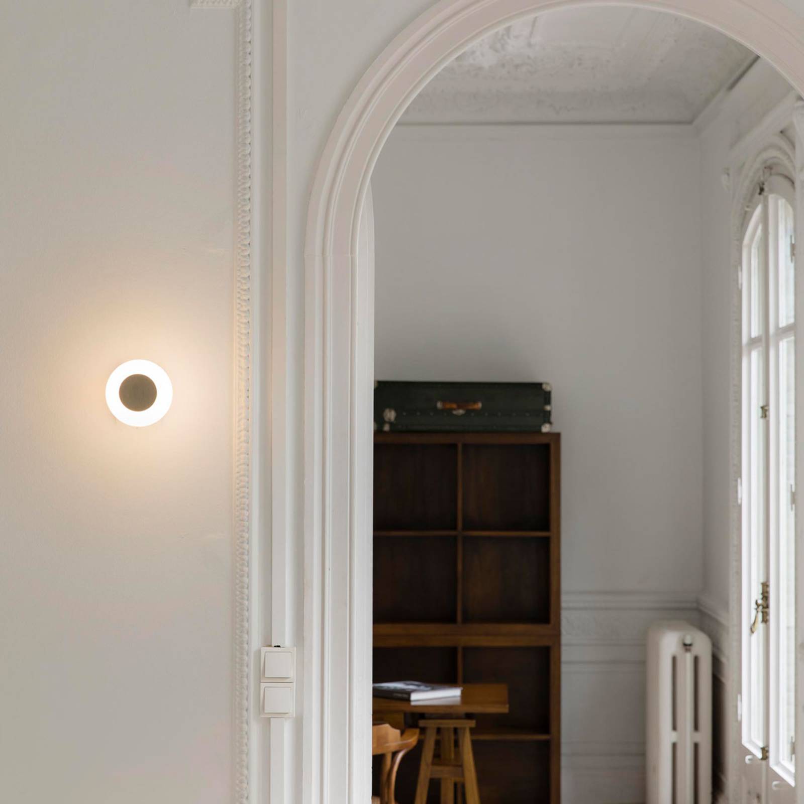LED-Wandlampe Moy in Gold mit Glasschirm LED-Wandlampe Moy in Gold mit Glasschirm von FARO BARCELONA