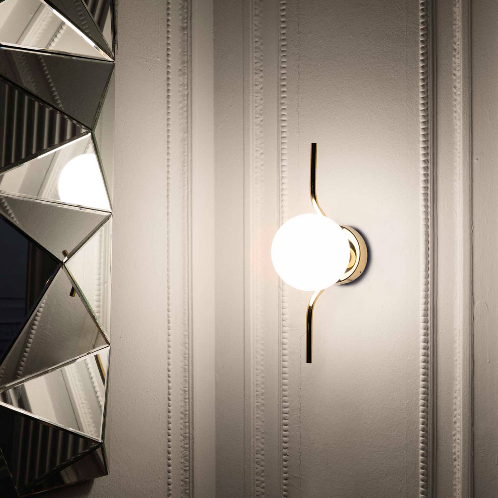 LED-Wandleuchte Le Vita mit Opalglas LED-Wandleuchte Le Vita mit Opalglas von FARO BARCELONA