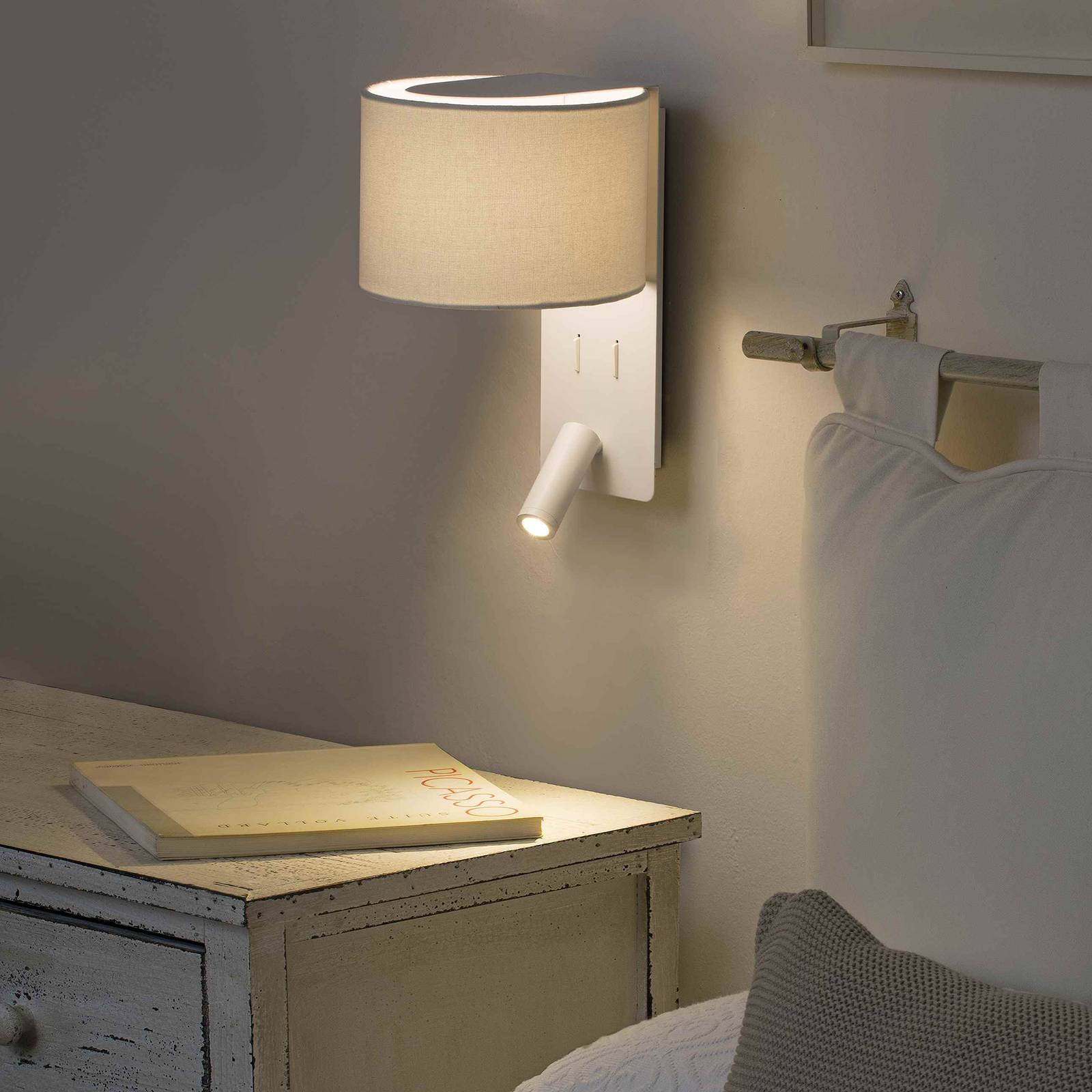 Wandleuchte Fold mit LED-Leseleuchte, weiß Wandleuchte Fold mit LED-Leseleuchte, weiß von FARO BARCELONA
