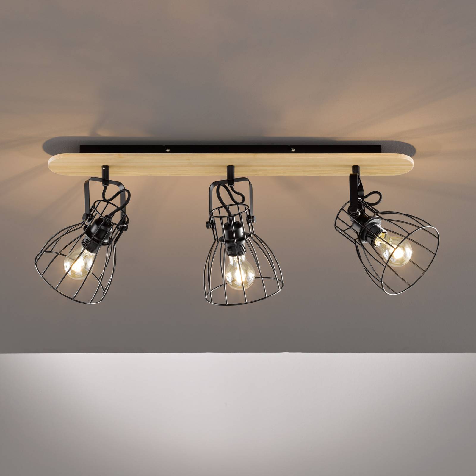 Deckenlampe Die in Holzoptik mit 3 Käfigschirmen von FISCHER & HONSEL