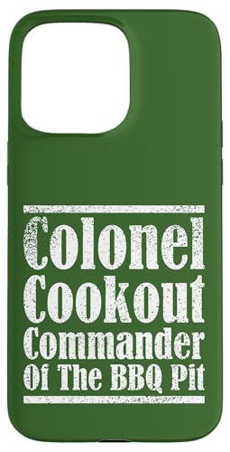 Colonel Cookout, Kommandant von The BBQ Pit, Barbecue Smoker Hülle für iPhone 15 Pro Max von FRESAN Funny Grill Master Dad BBQ Father's Day